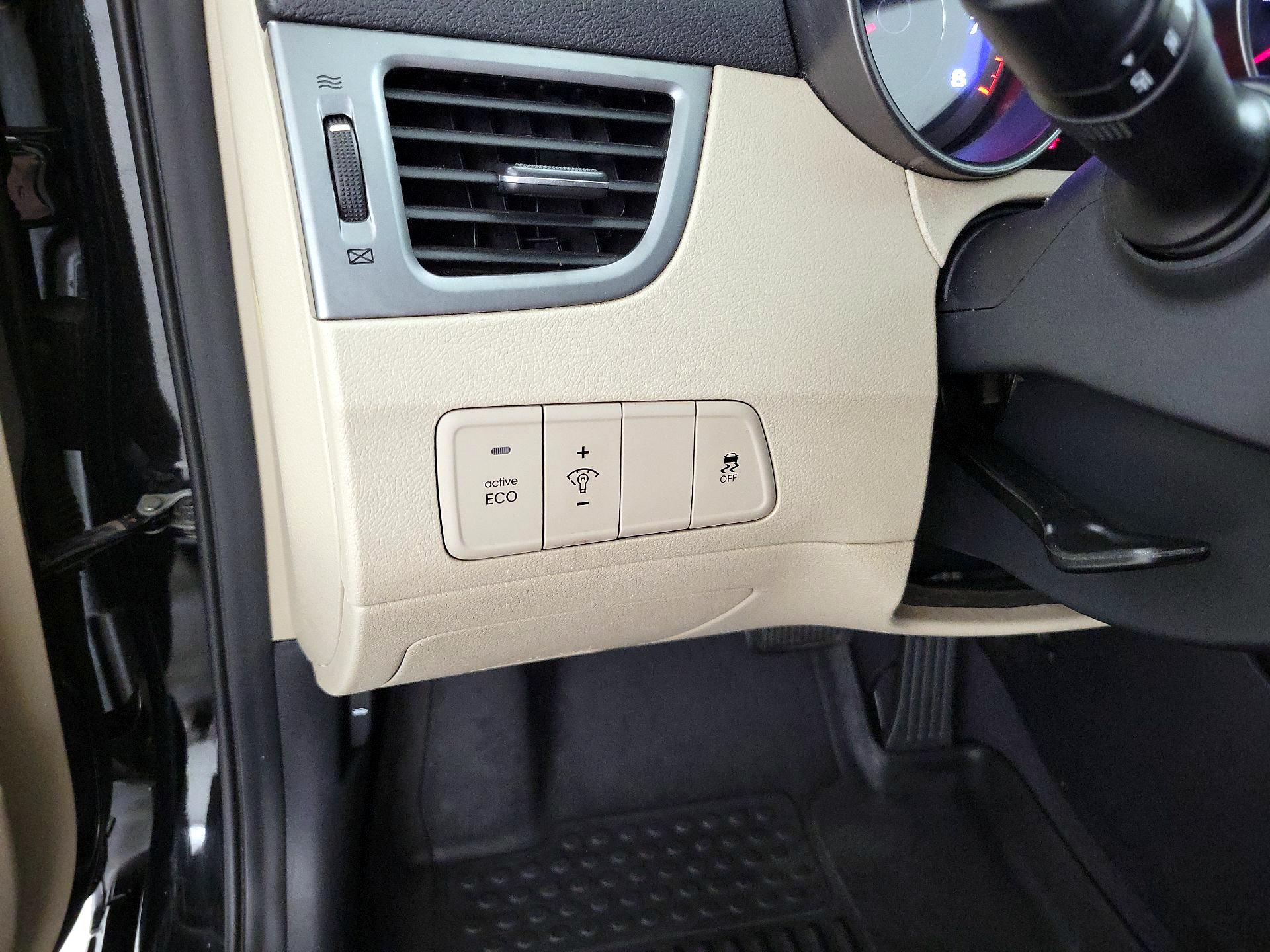 Thumbnail: 2016 Hyundai Elantra - 13