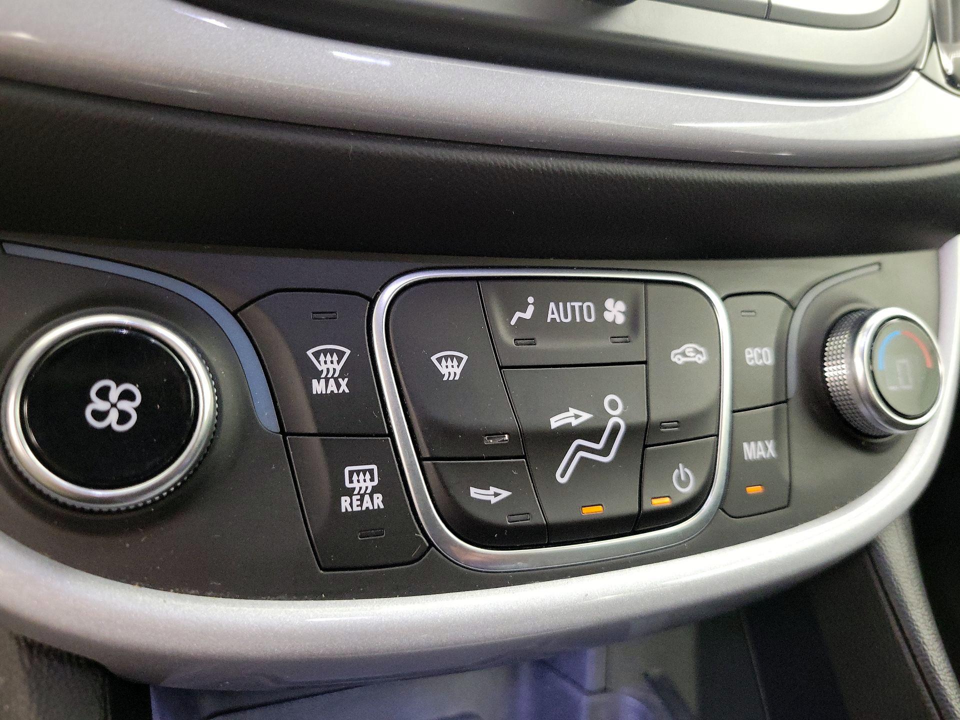 Thumbnail: 2018 Chevrolet Volt - 16