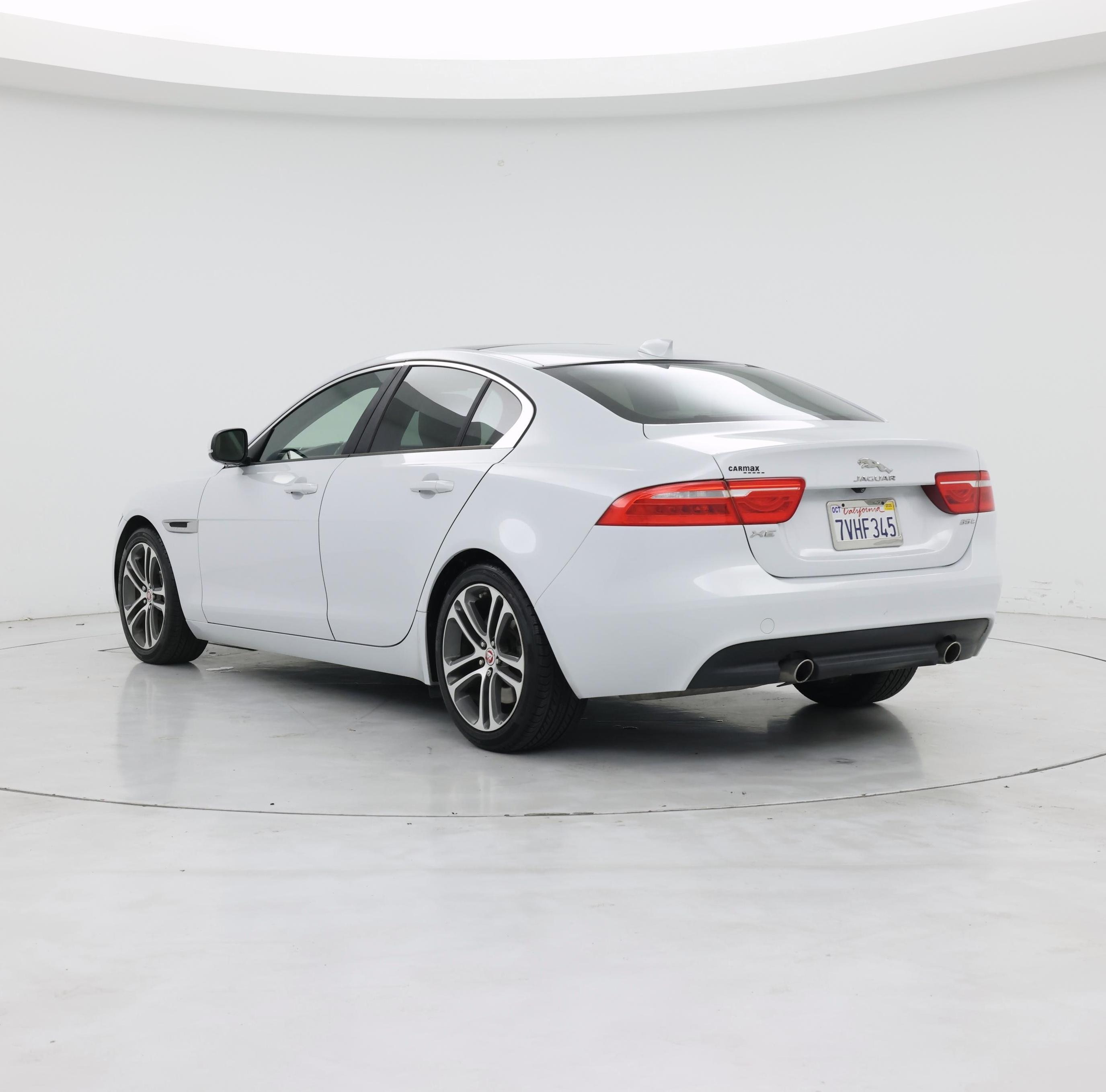 Thumbnail: 2017 Jaguar XE - 2