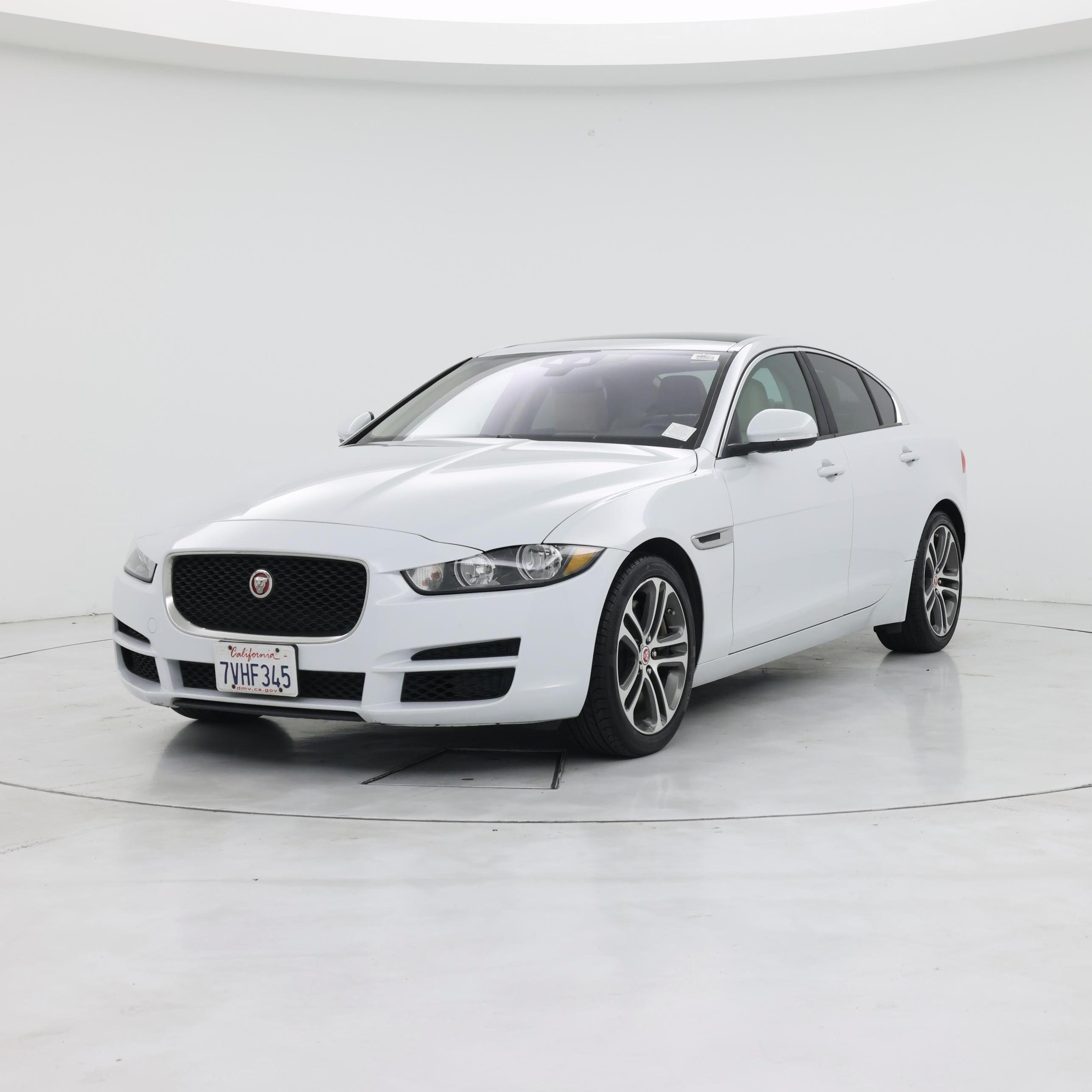 Thumbnail: 2017 Jaguar XE - 4
