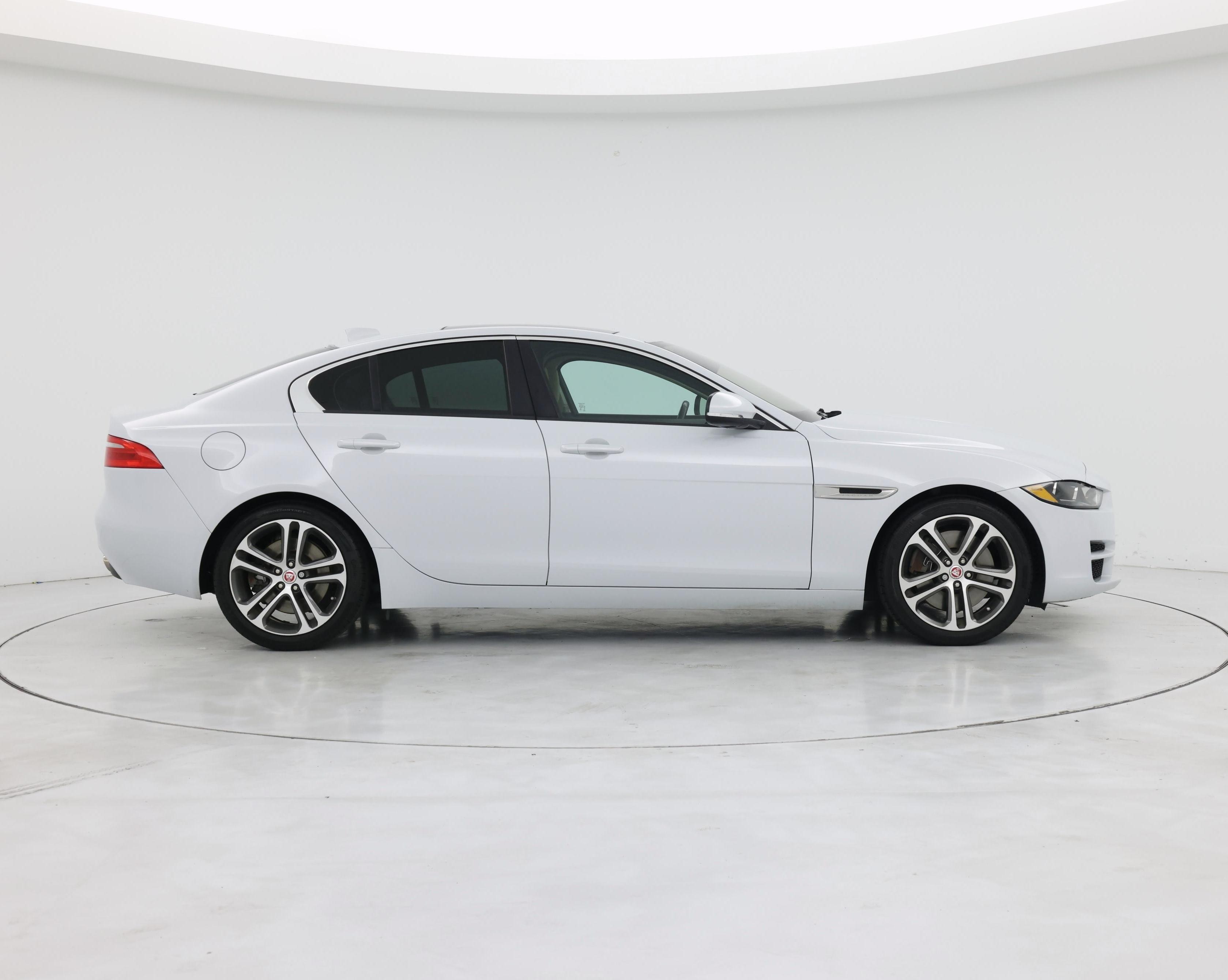Thumbnail: 2017 Jaguar XE - 7