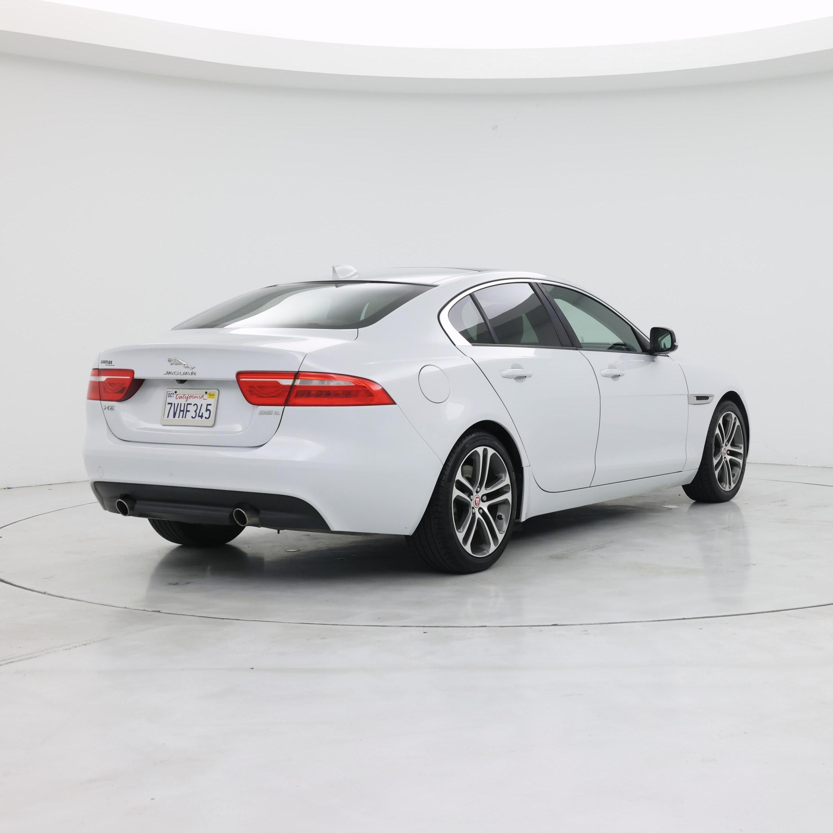 Thumbnail: 2017 Jaguar XE - 8
