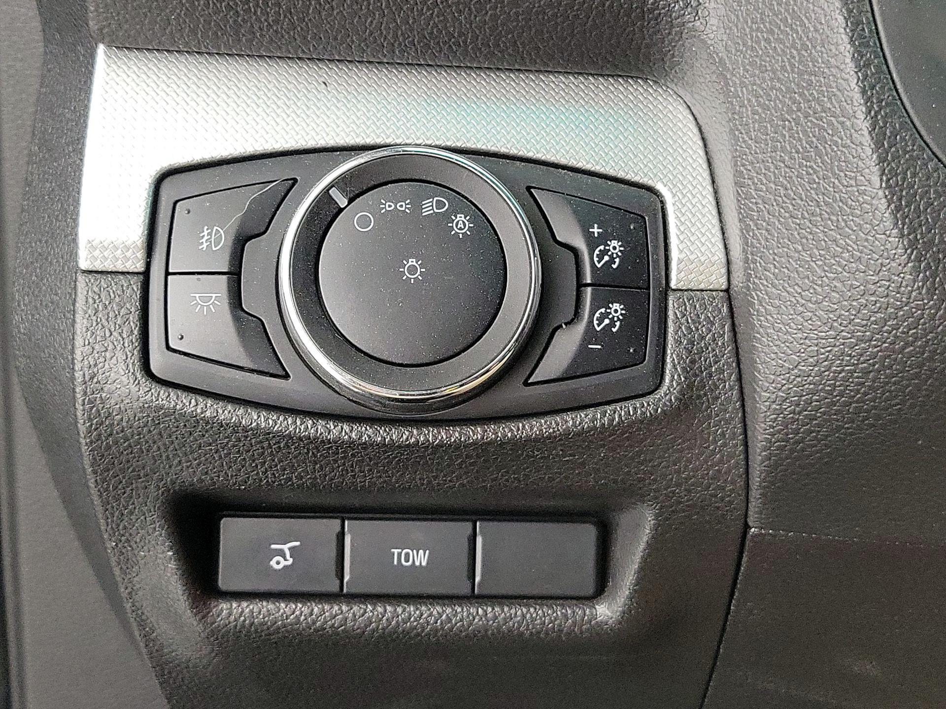 Thumbnail: 2014 Ford Explorer - 13