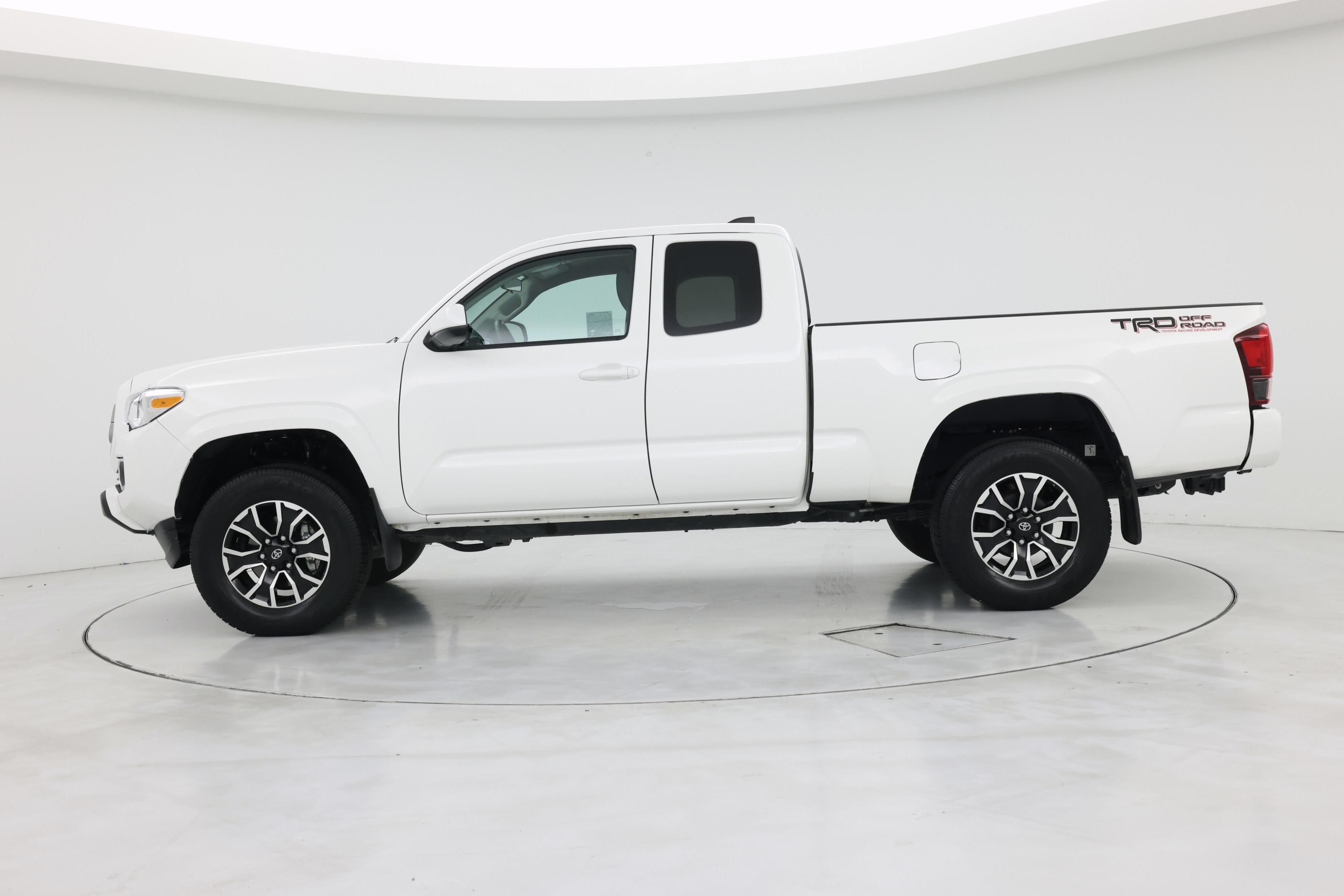 Thumbnail: 2023 Toyota Tacoma - 3