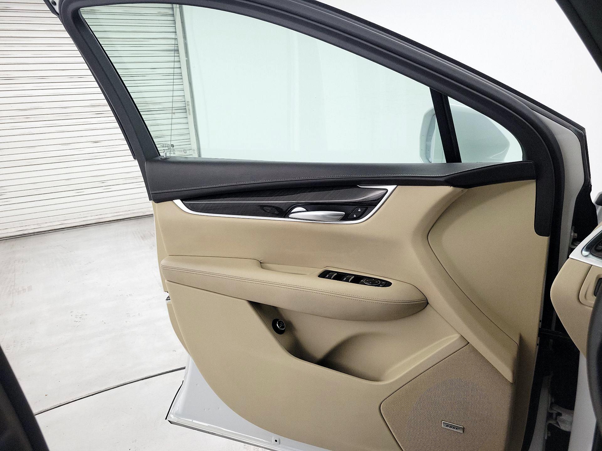 Thumbnail: 2017 Cadillac XT5 - 12