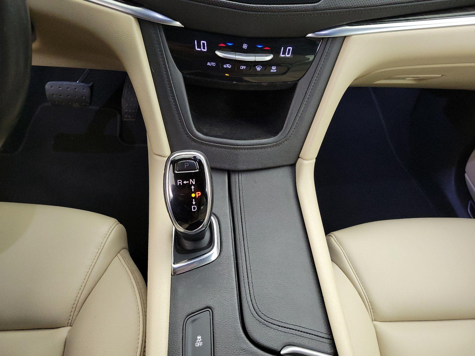Thumbnail: 2017 Cadillac XT5 - 17