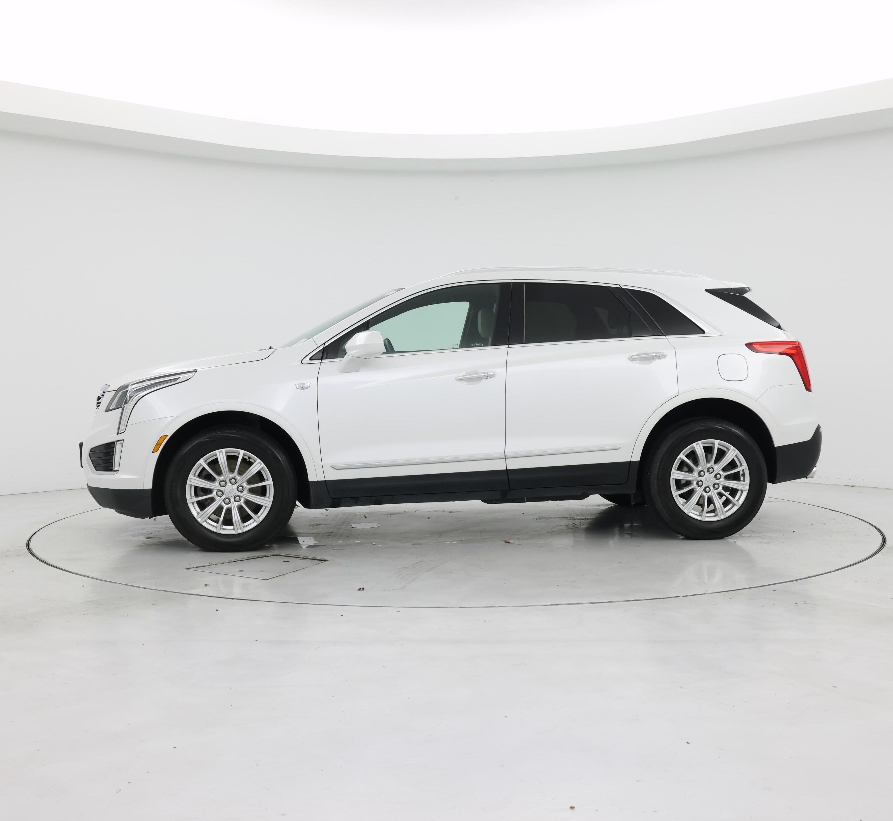 Thumbnail: 2017 Cadillac XT5 - 3