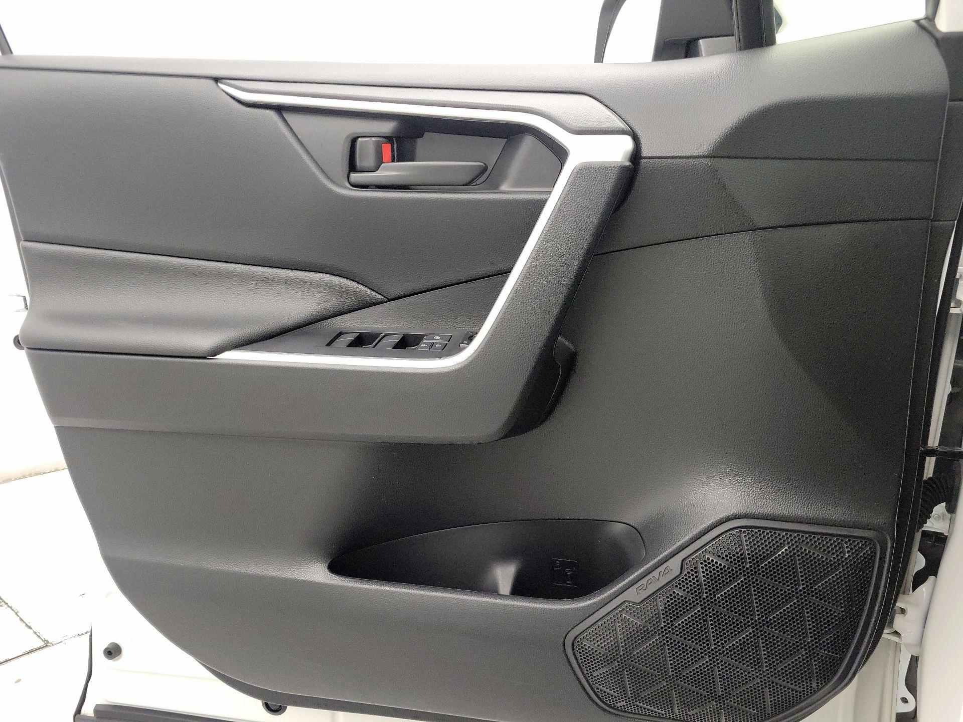 Thumbnail: 2020 Toyota RAV4 - 12