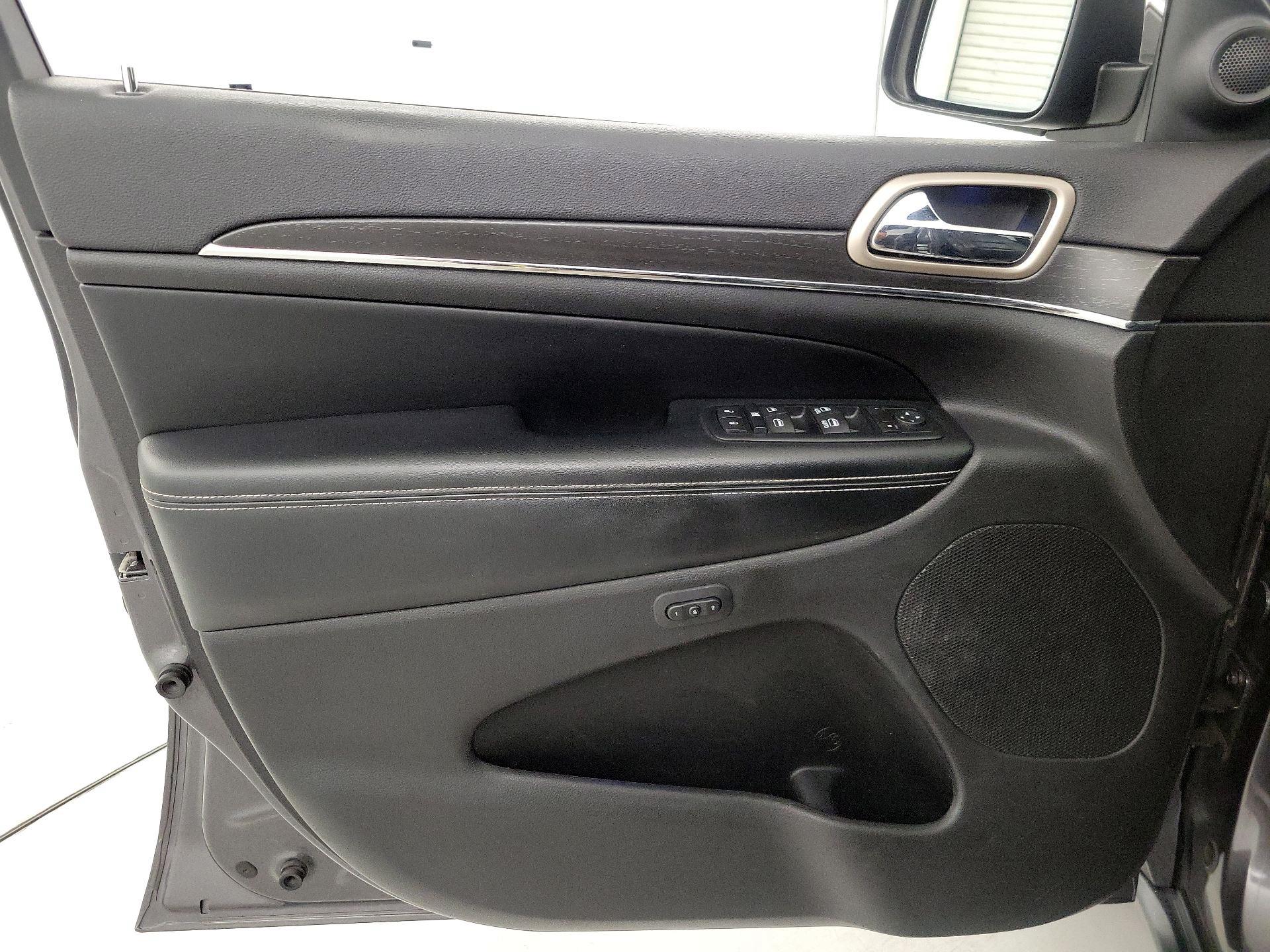 Thumbnail: 2016 Jeep Grand Cherokee - 12