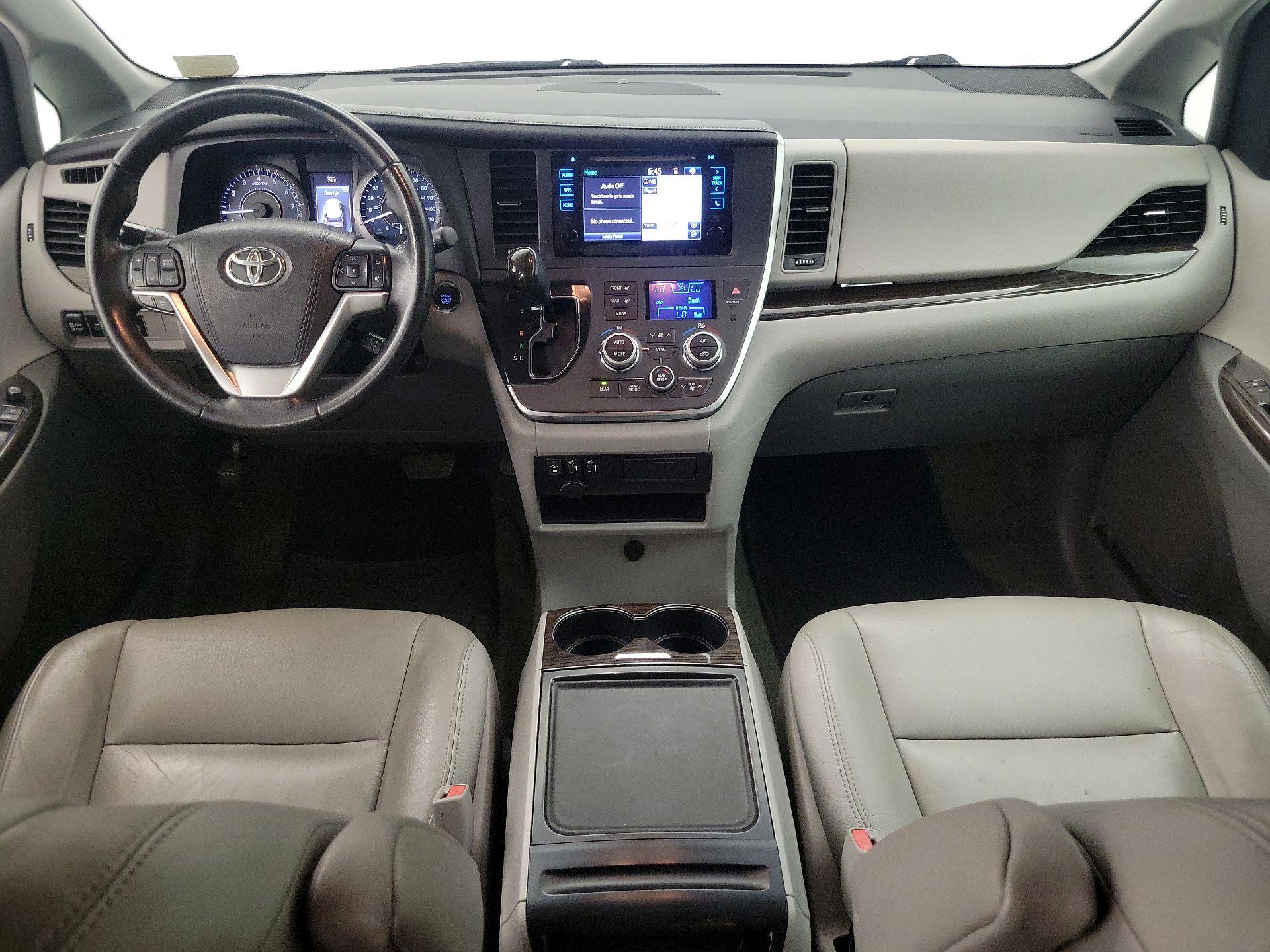 Thumbnail: 2015 Toyota Sienna - 9