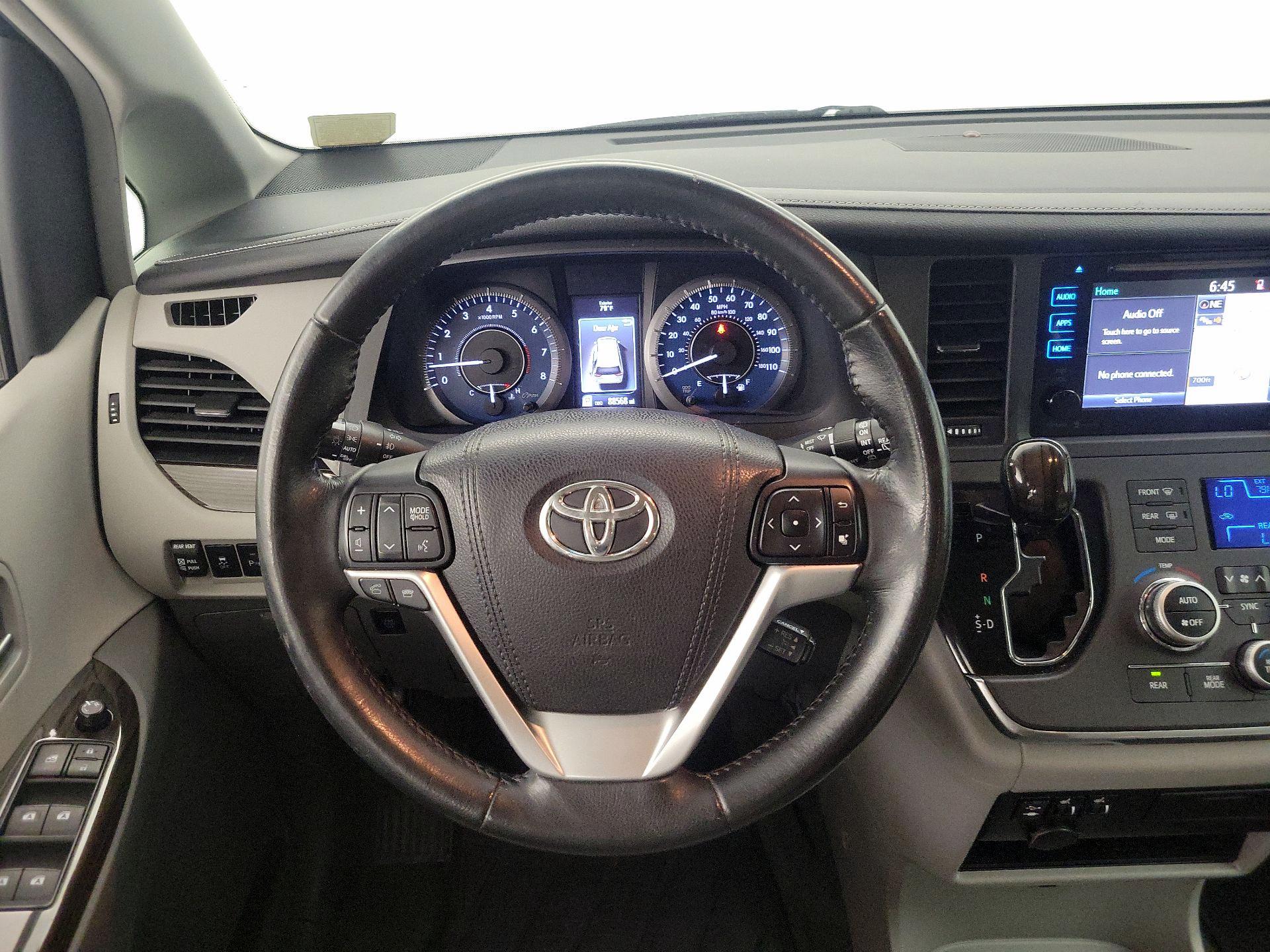 Thumbnail: 2015 Toyota Sienna - 10