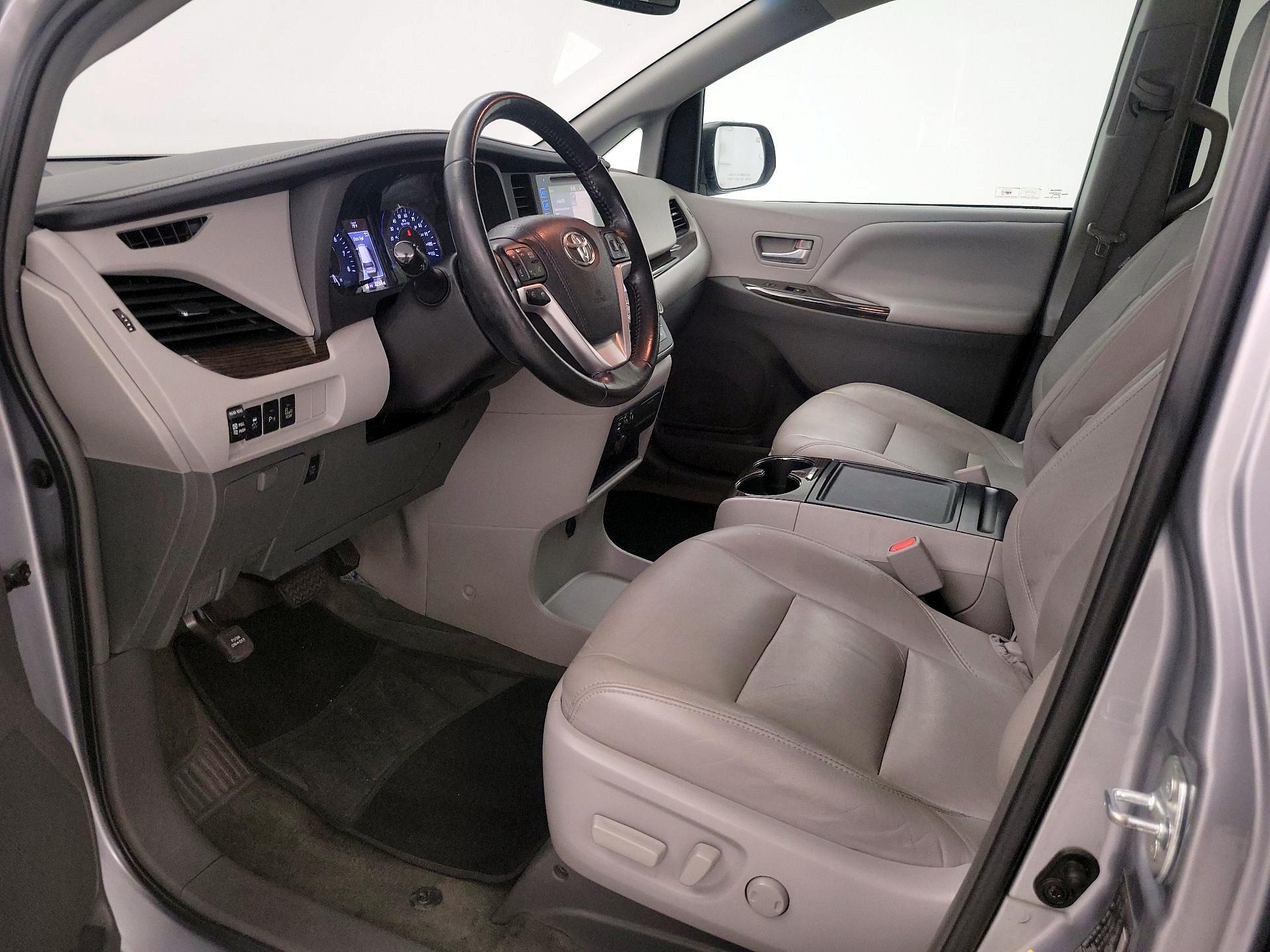 Thumbnail: 2015 Toyota Sienna - 11
