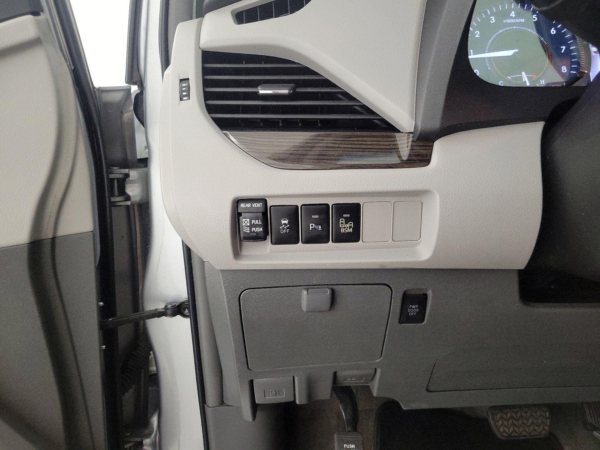 Thumbnail: 2015 Toyota Sienna - 13