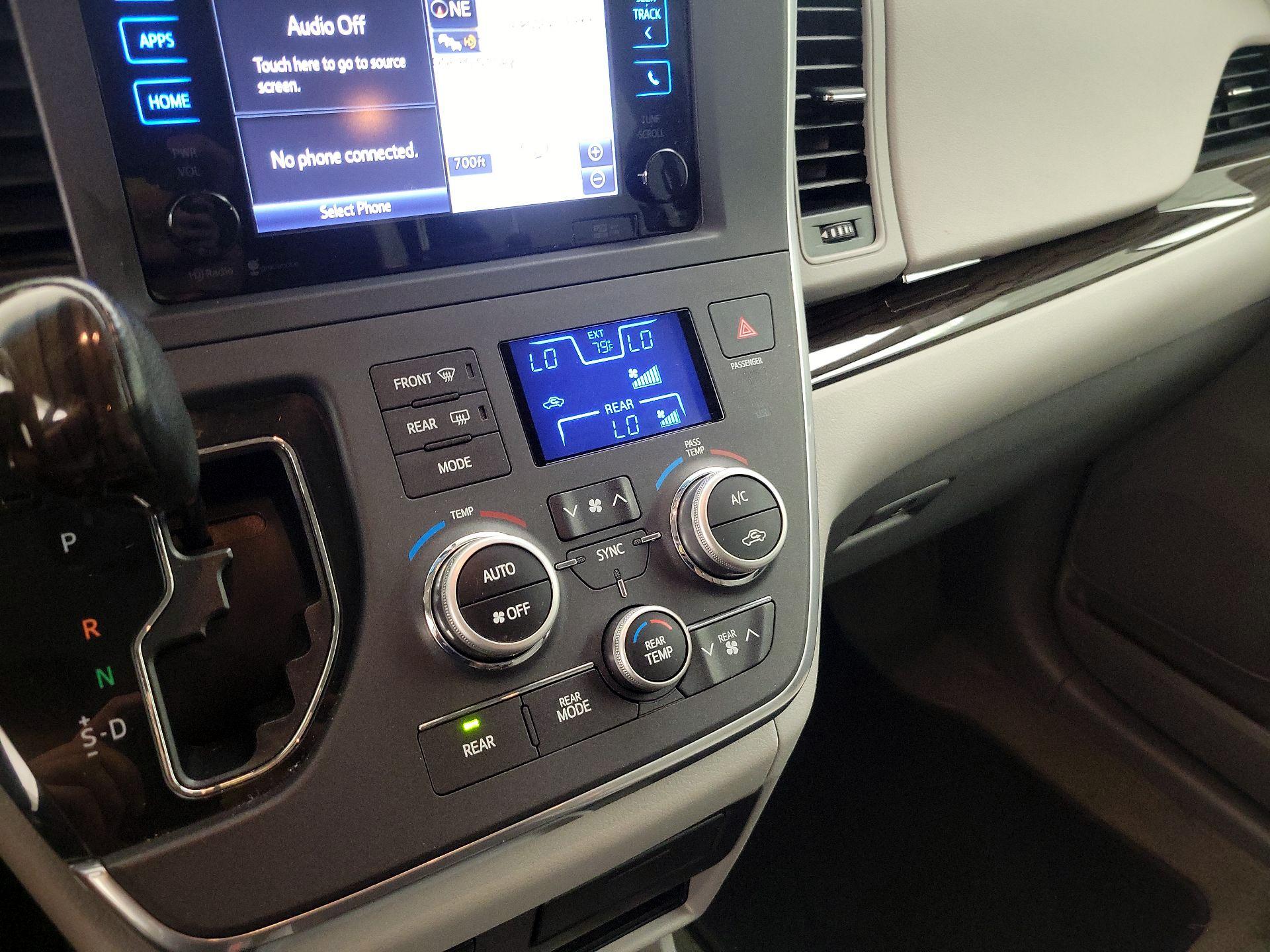 Thumbnail: 2015 Toyota Sienna - 17