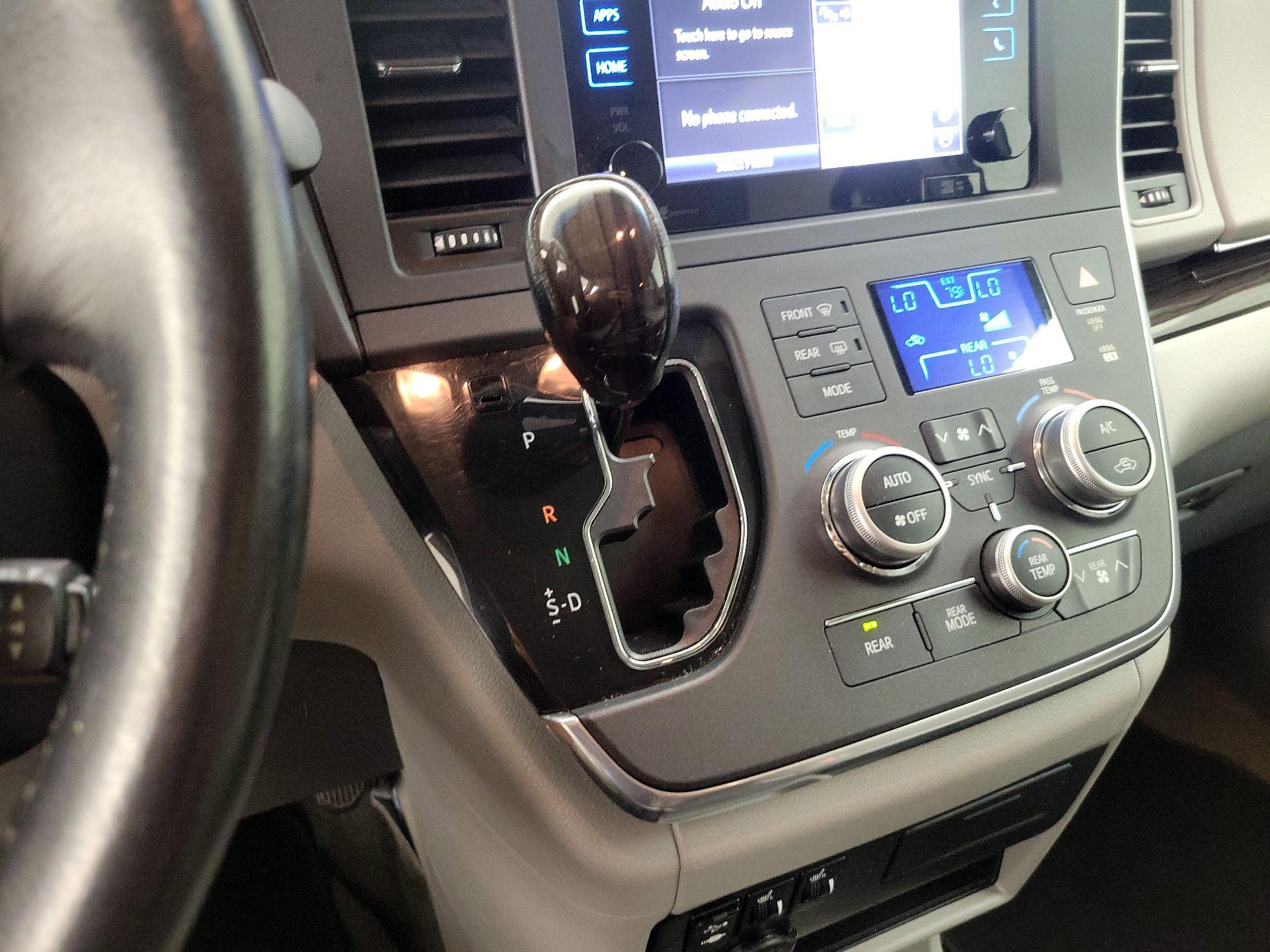 Thumbnail: 2015 Toyota Sienna - 18