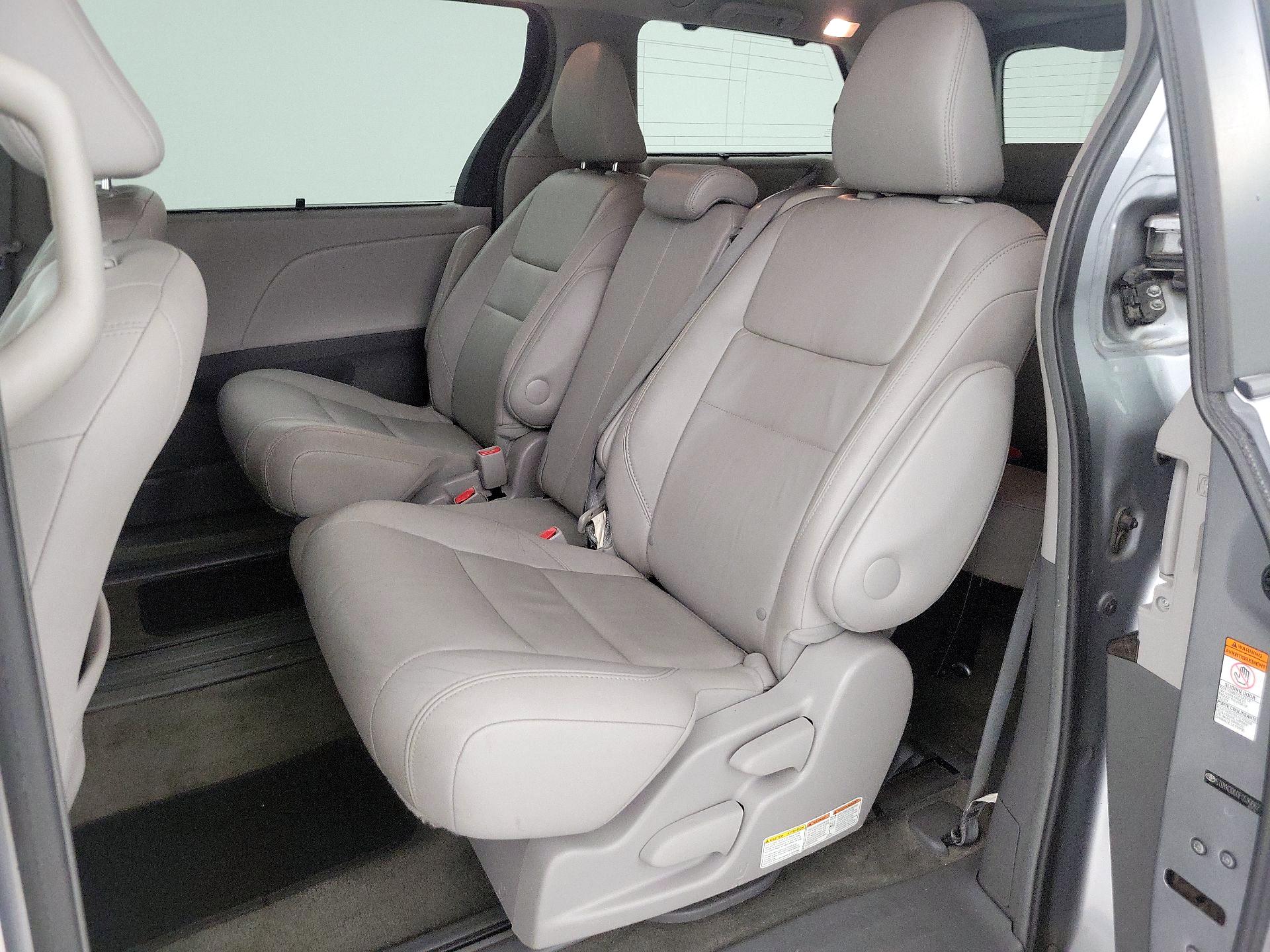 Thumbnail: 2015 Toyota Sienna - 20
