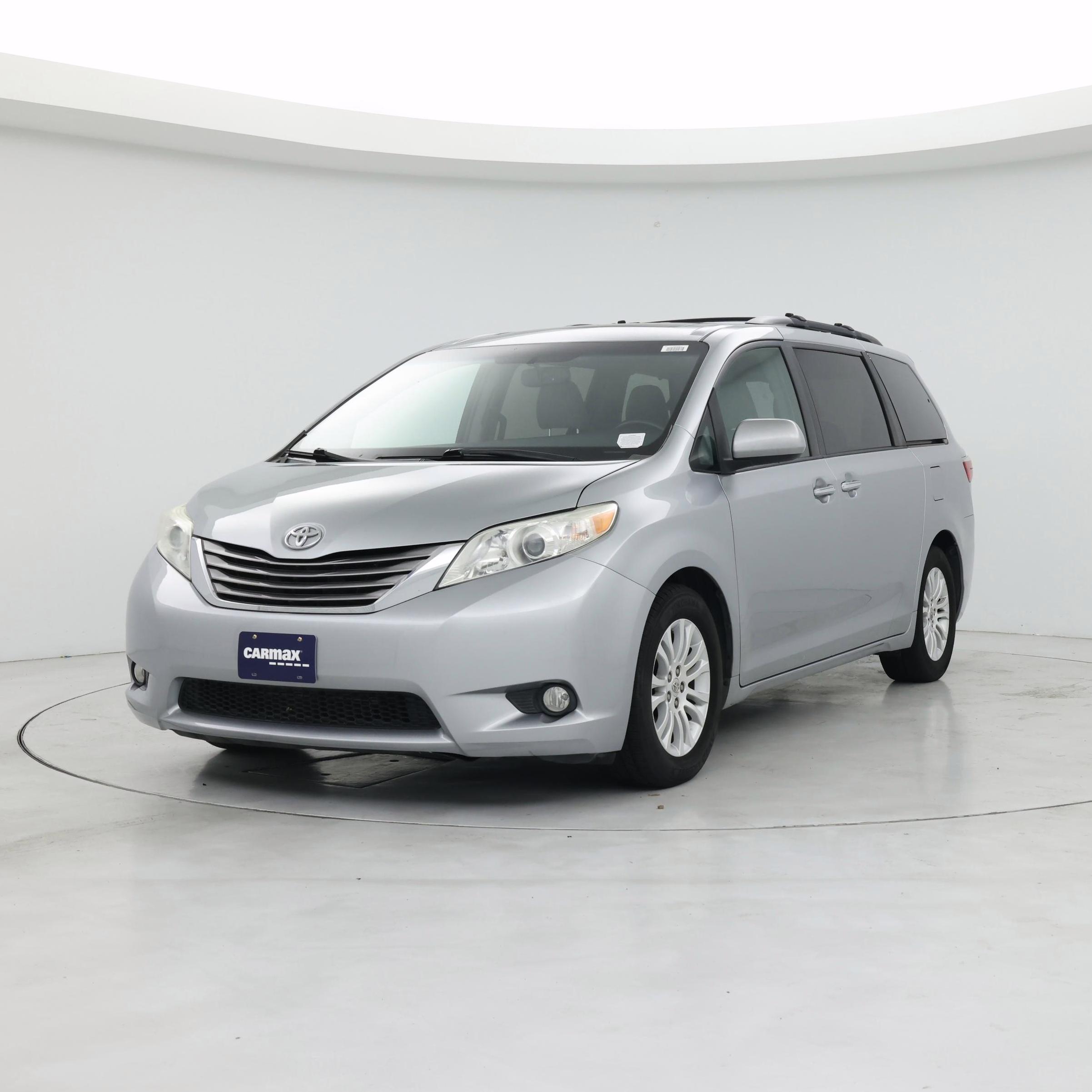 Thumbnail: 2015 Toyota Sienna - 4