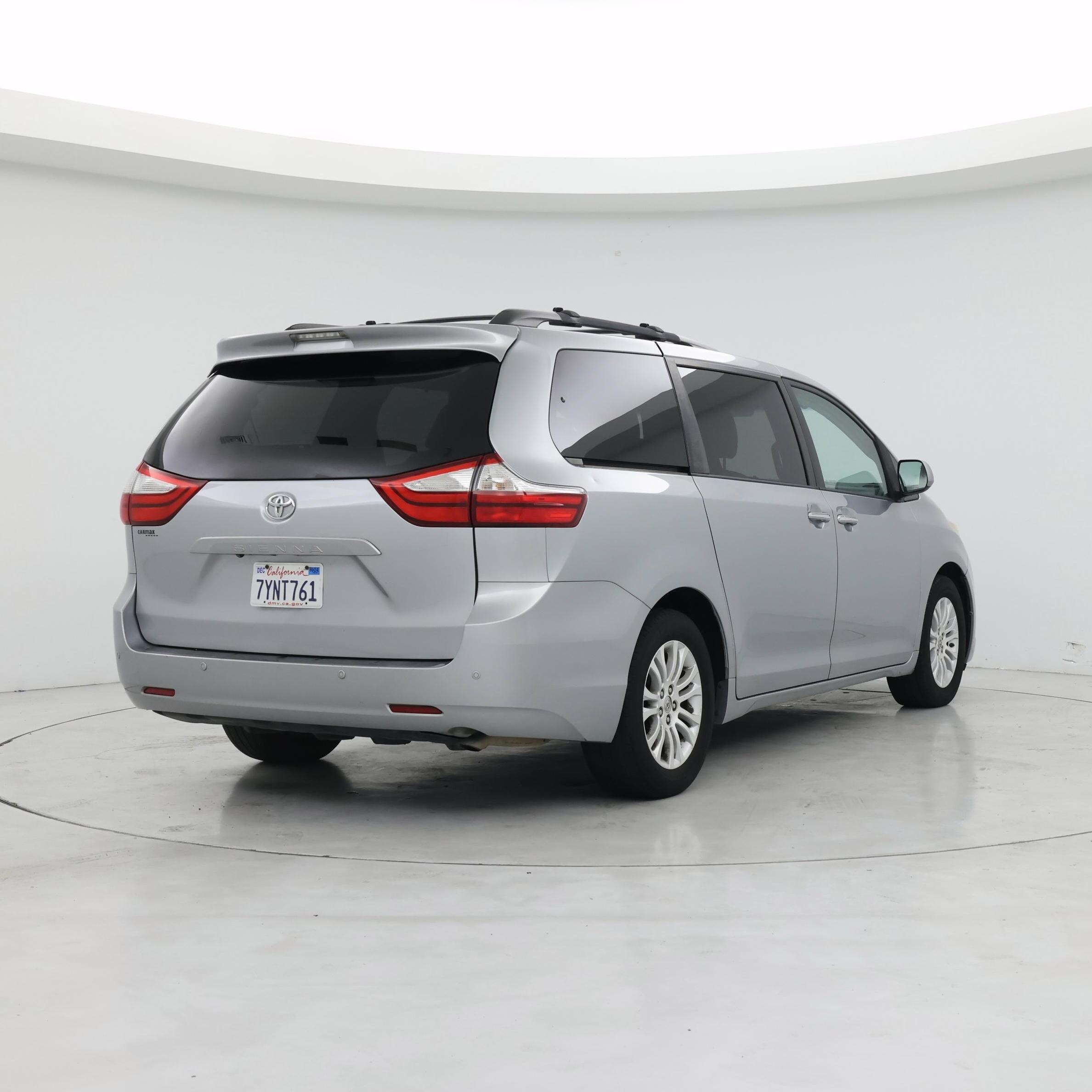 Thumbnail: 2015 Toyota Sienna - 8