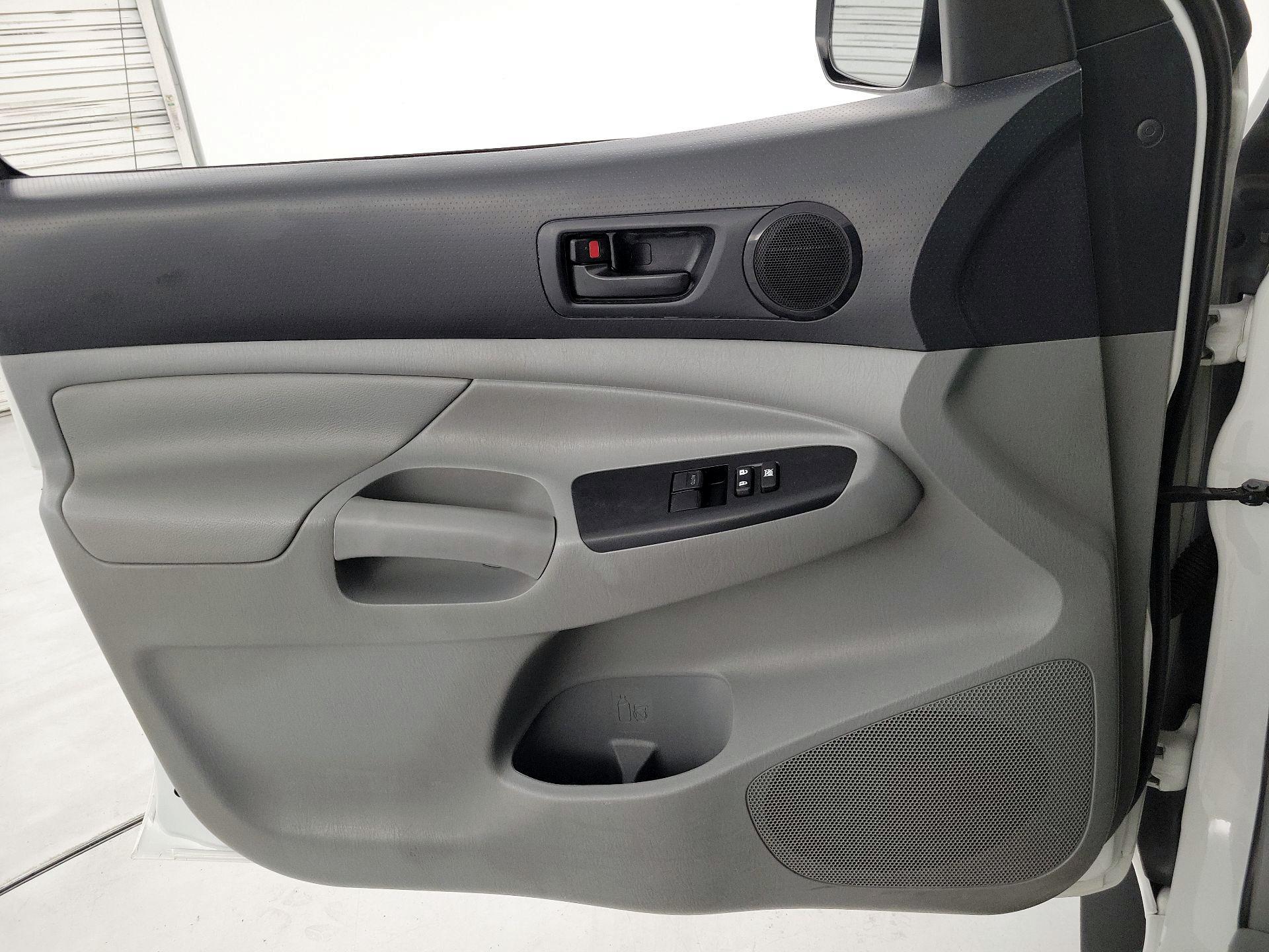 Thumbnail: 2015 Toyota Tacoma - 12