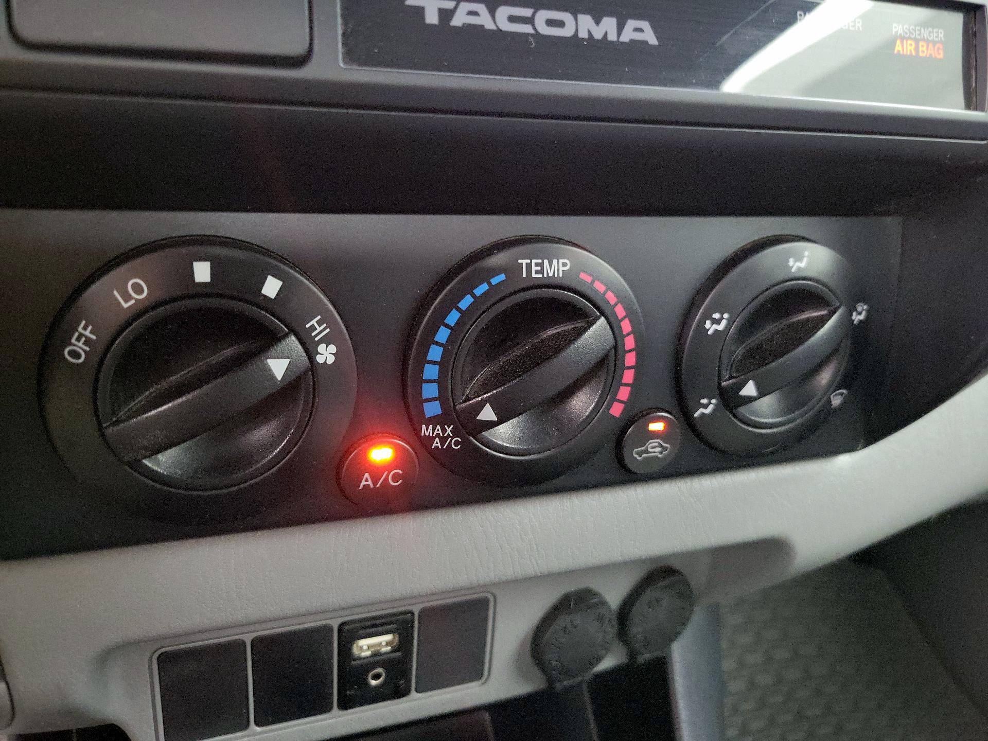 Thumbnail: 2015 Toyota Tacoma - 15