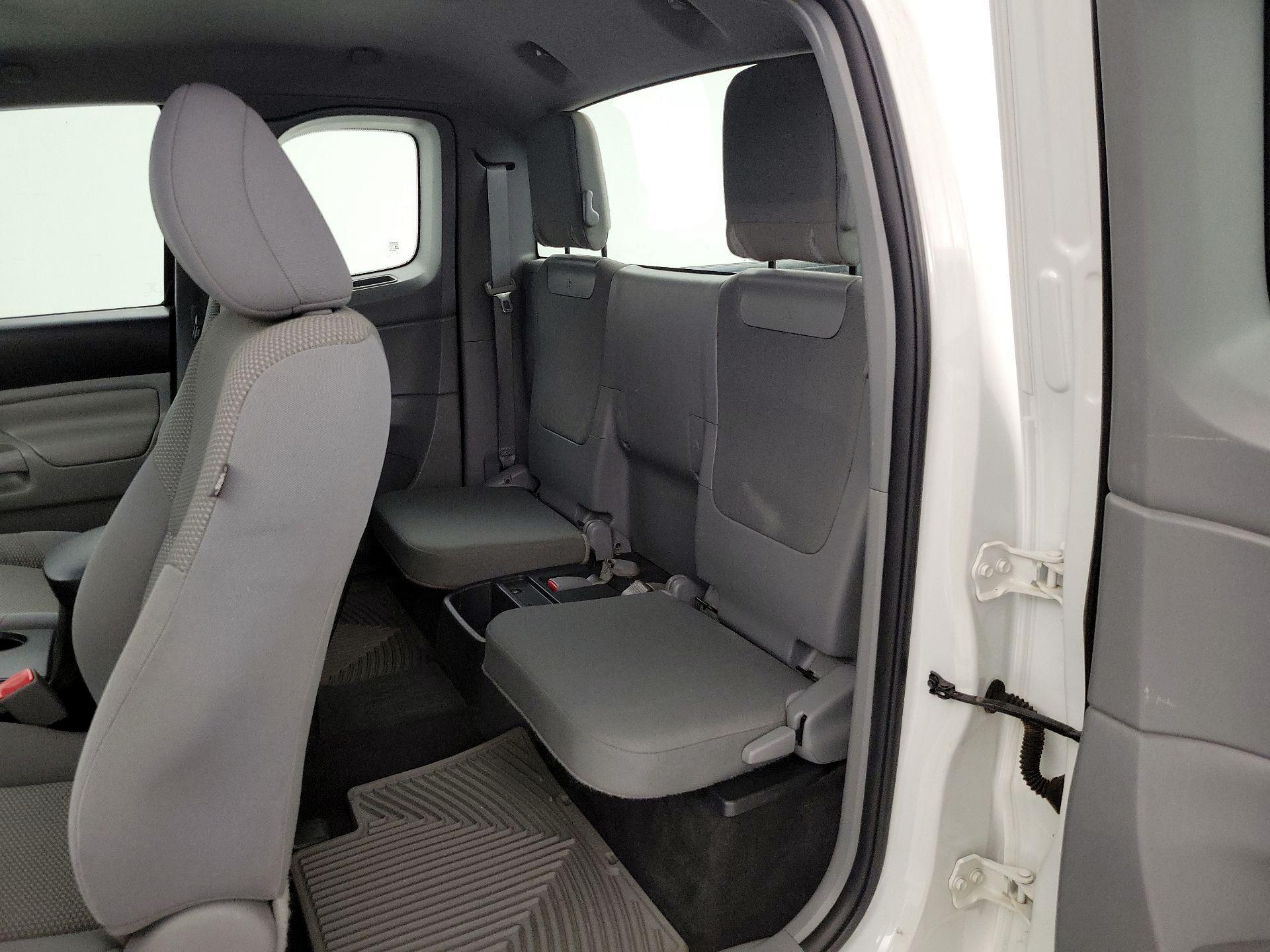 Thumbnail: 2015 Toyota Tacoma - 18