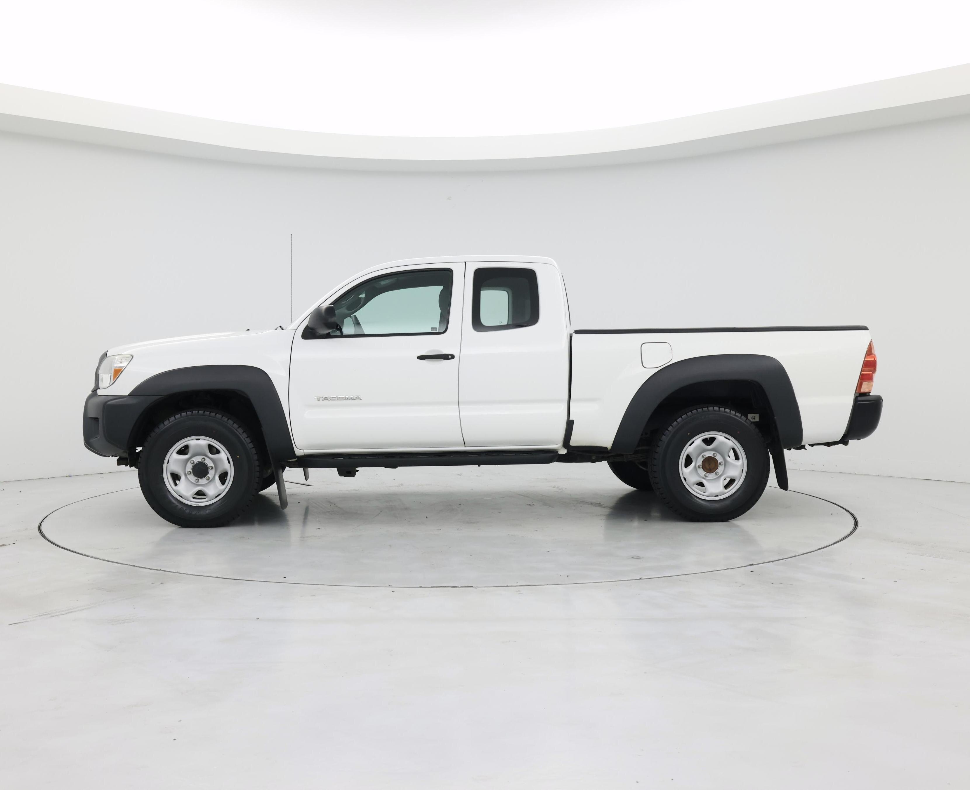 Thumbnail: 2015 Toyota Tacoma - 3