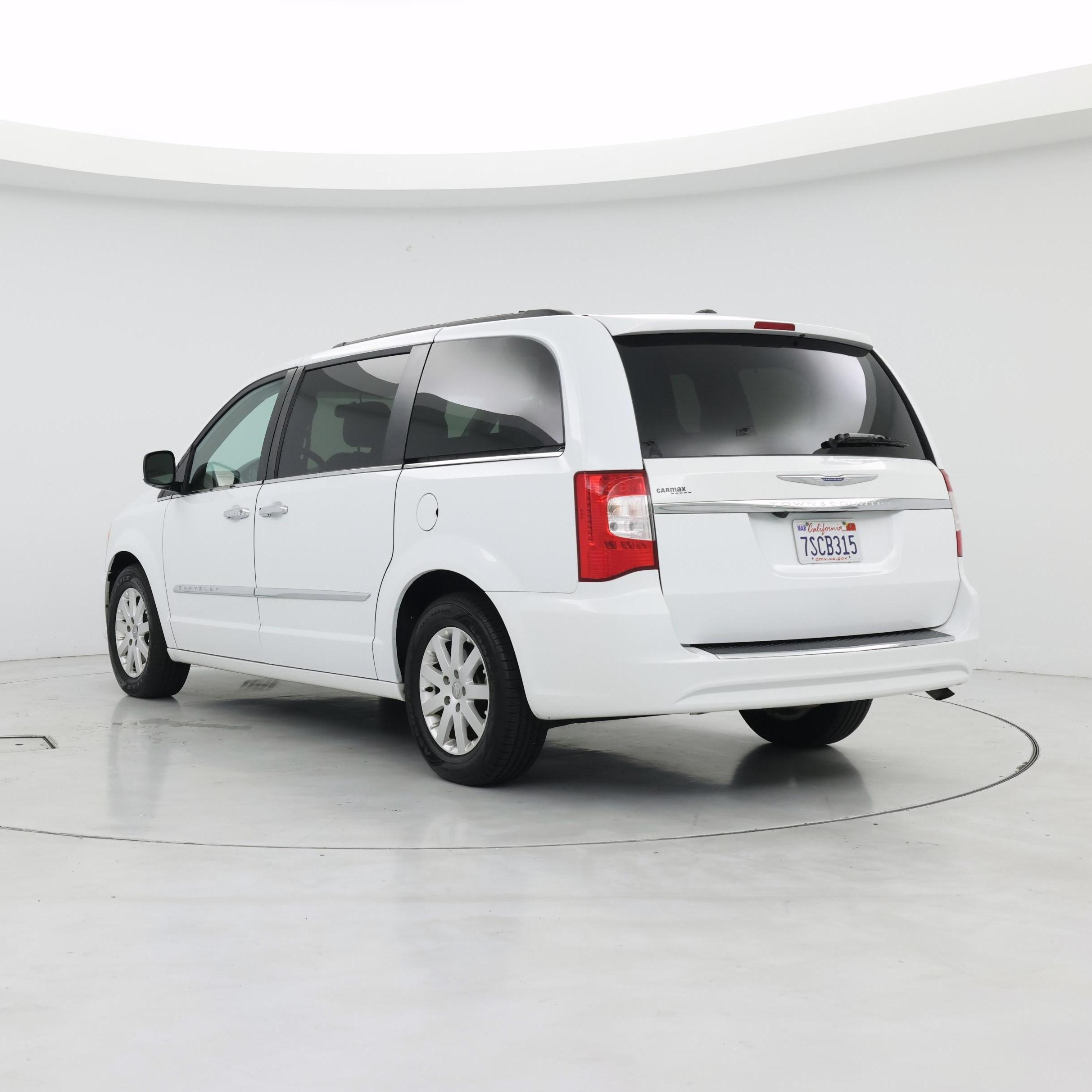 Thumbnail: 2016 Chrysler Town & Country - 2