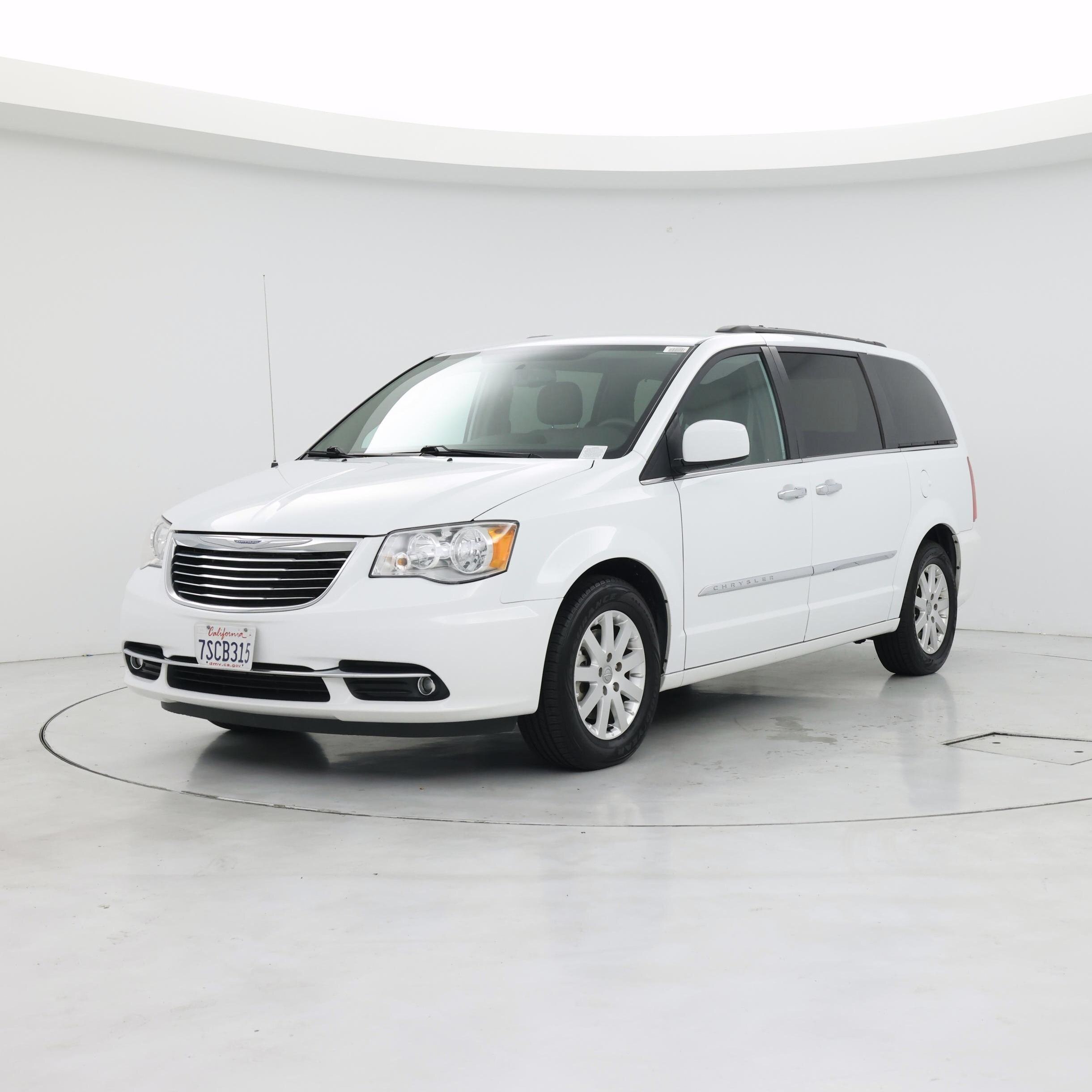 Thumbnail: 2016 Chrysler Town & Country - 4