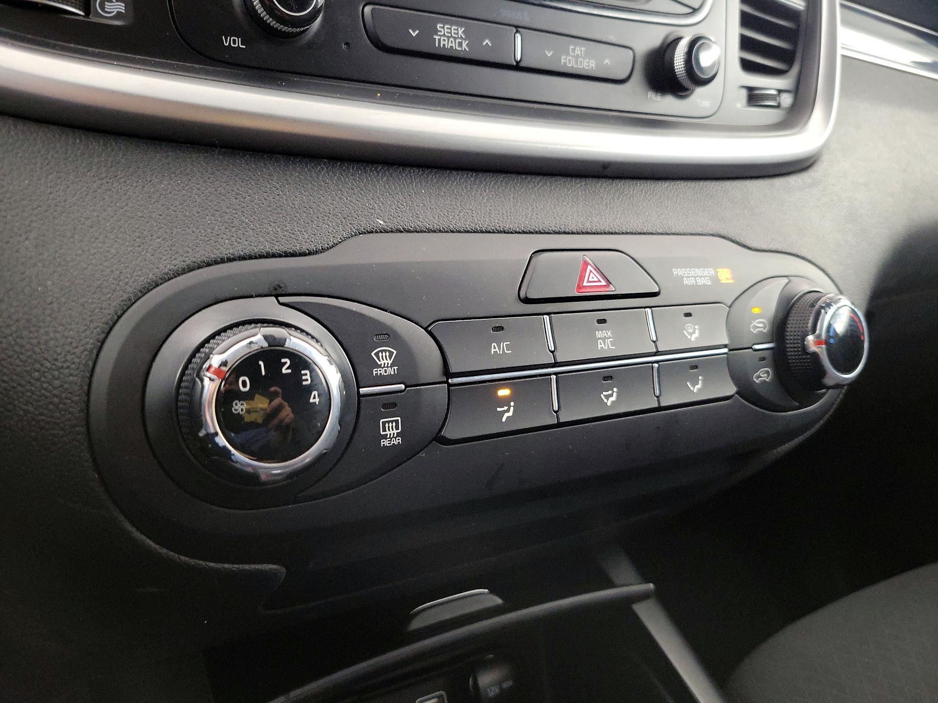 Thumbnail: 2017 Kia Sorento - 16