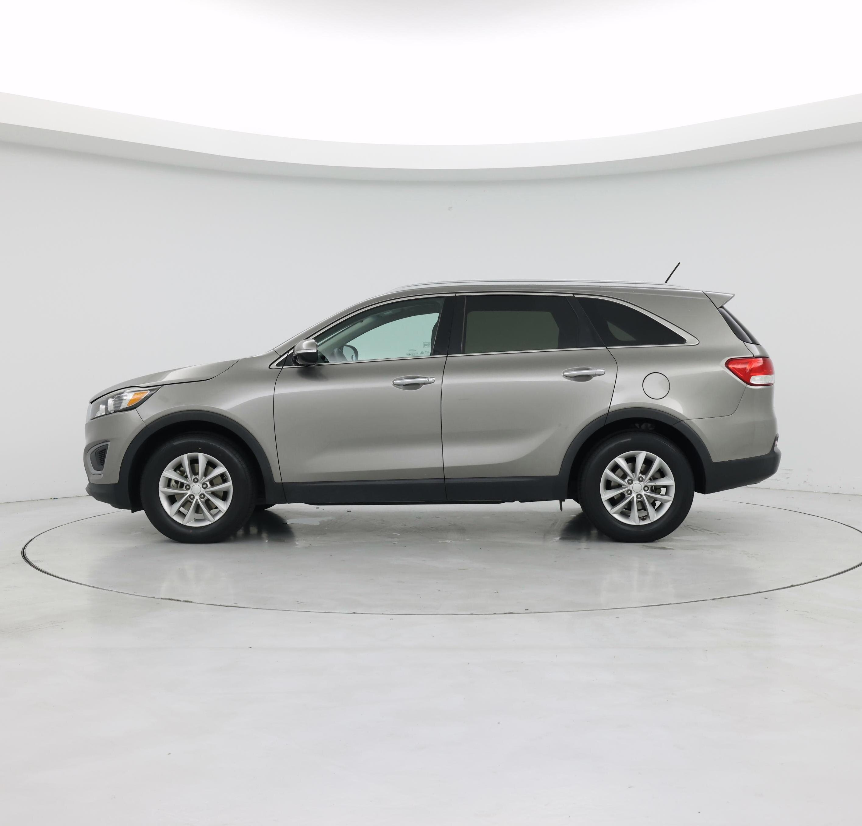 Thumbnail: 2017 Kia Sorento - 3