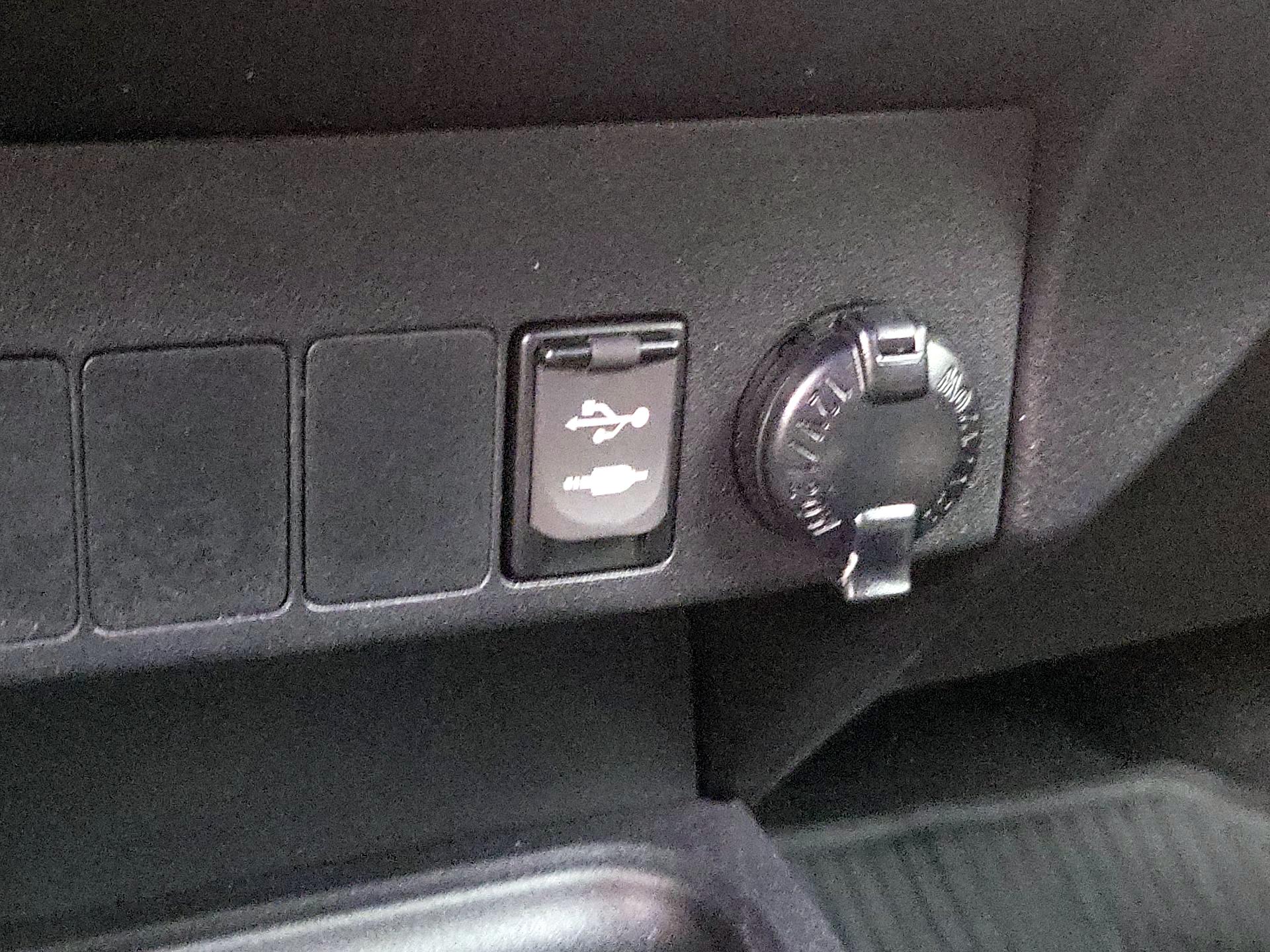 Thumbnail: 2018 Toyota RAV4 - 18