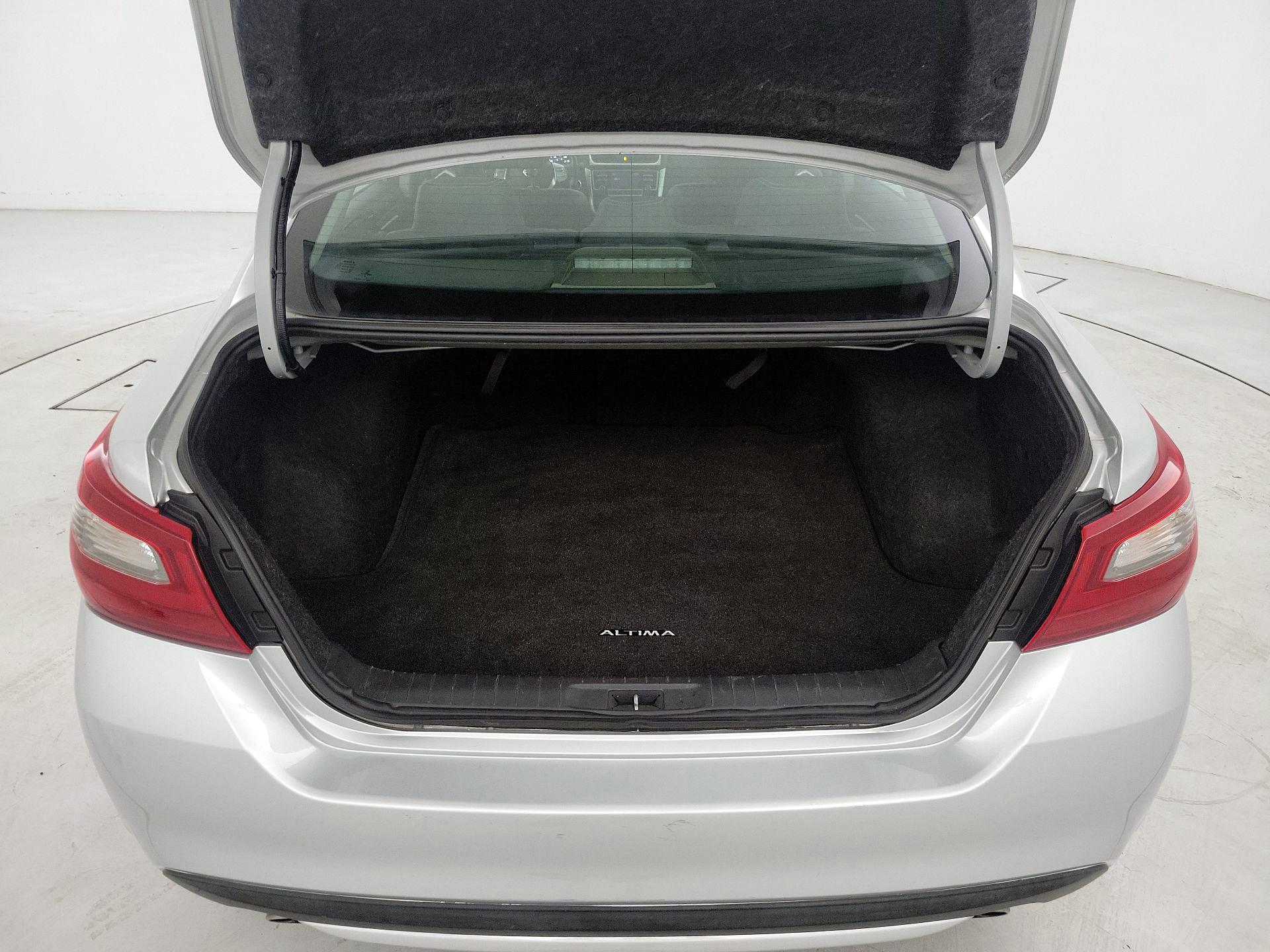Thumbnail: 2018 Nissan Altima - 20