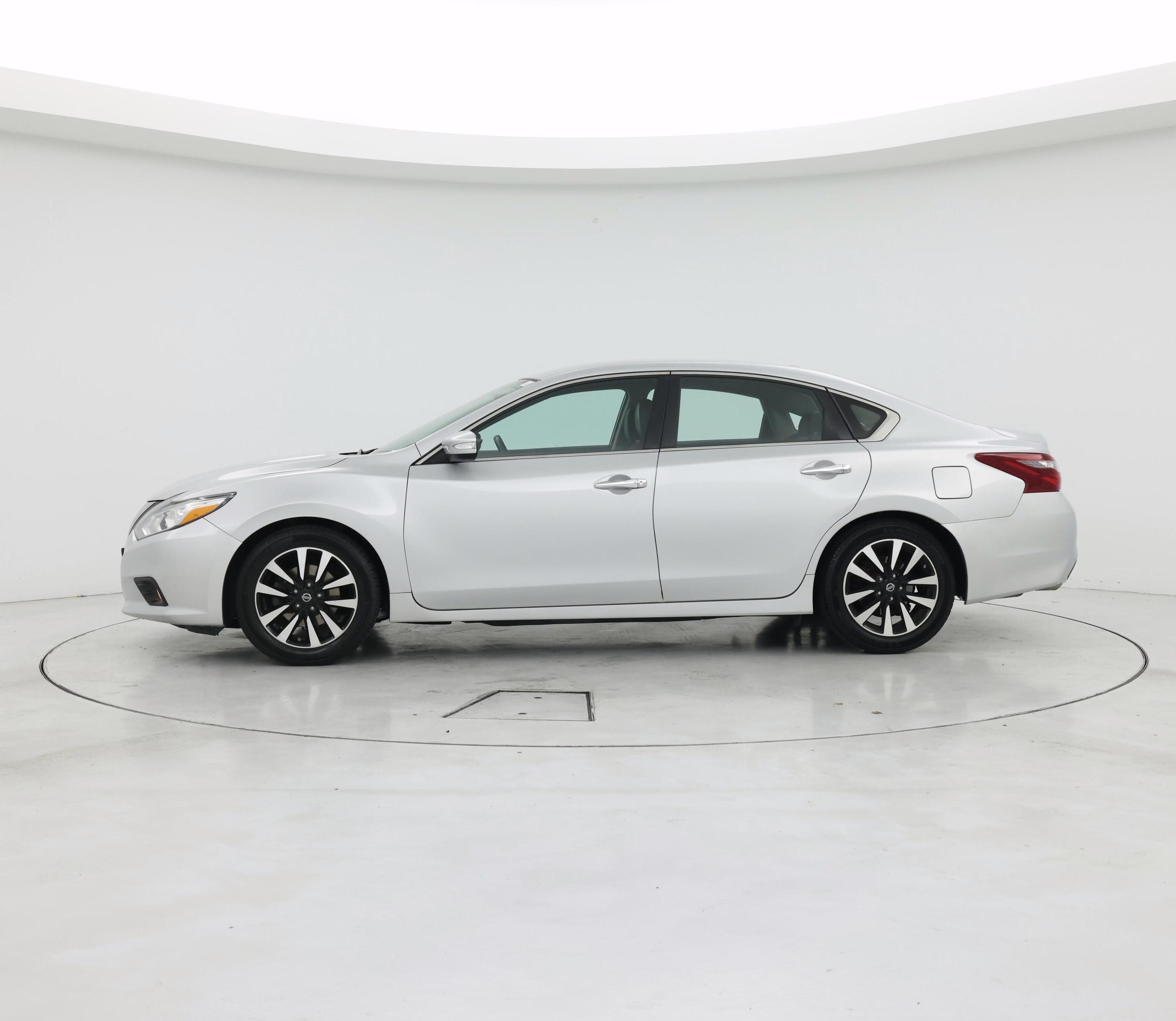 Thumbnail: 2018 Nissan Altima - 3