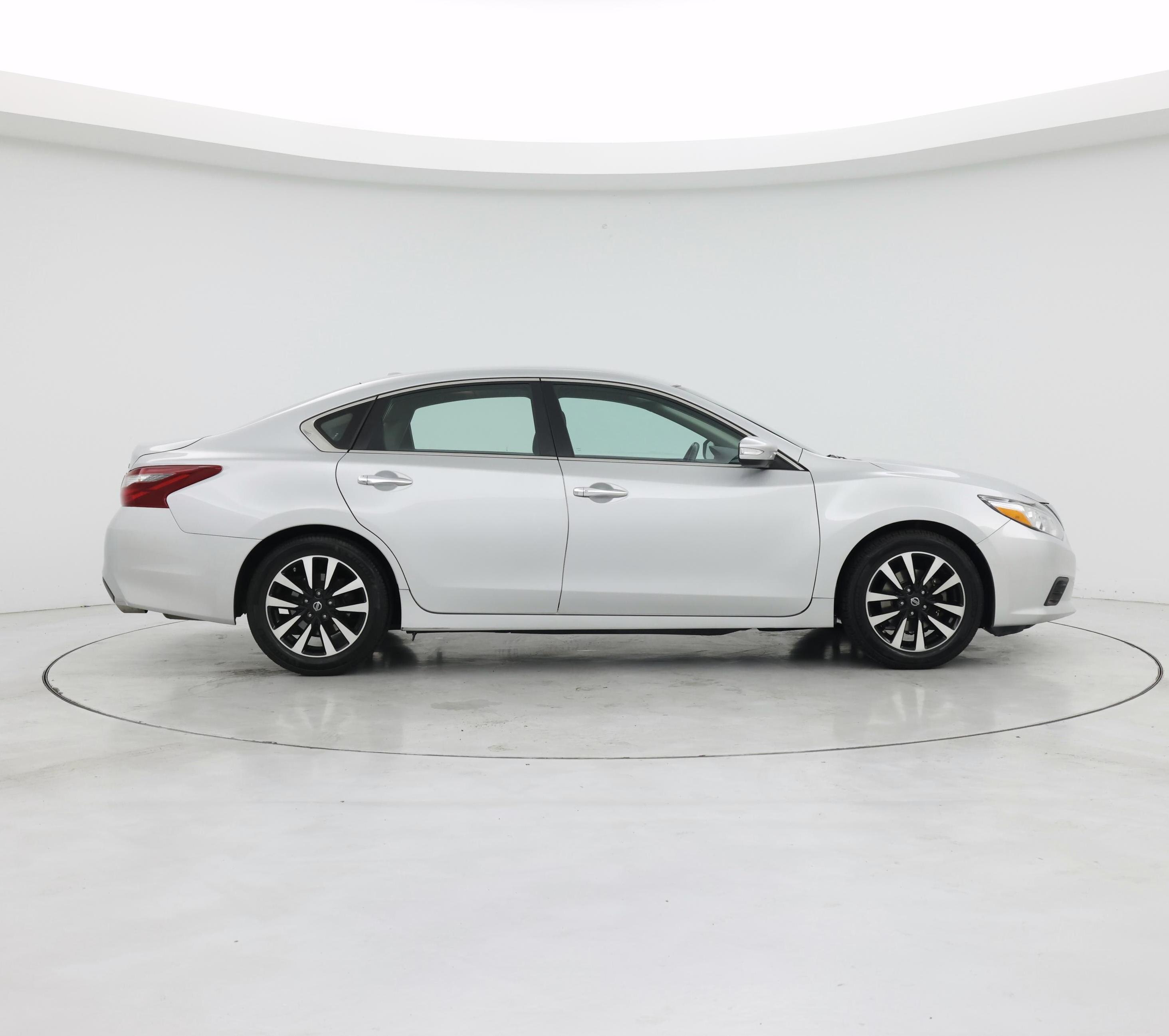 Thumbnail: 2018 Nissan Altima - 7