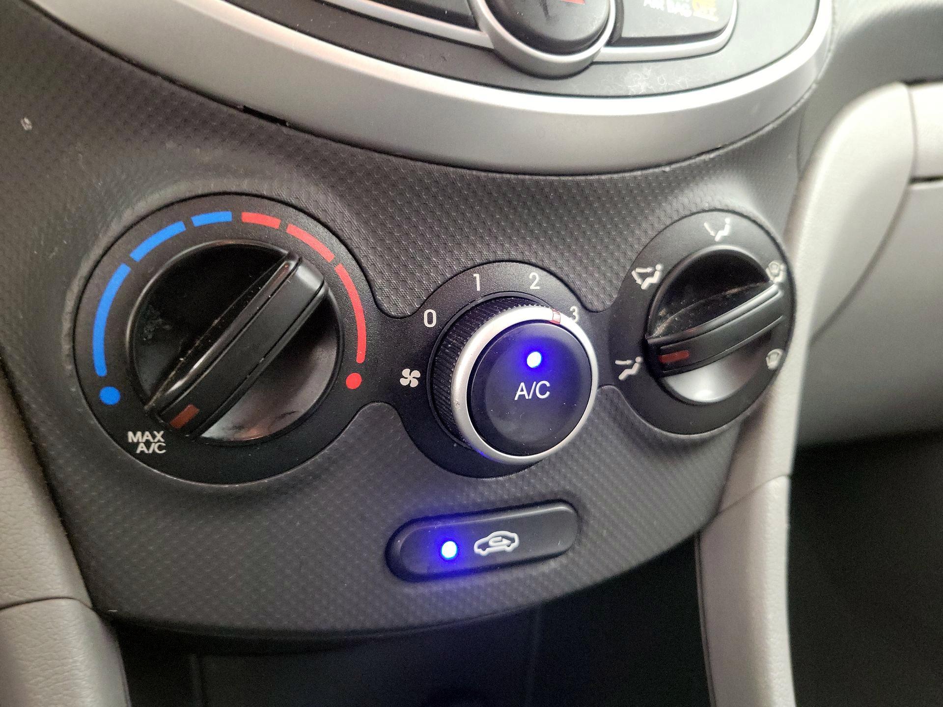Thumbnail: 2014 Hyundai Accent - 15