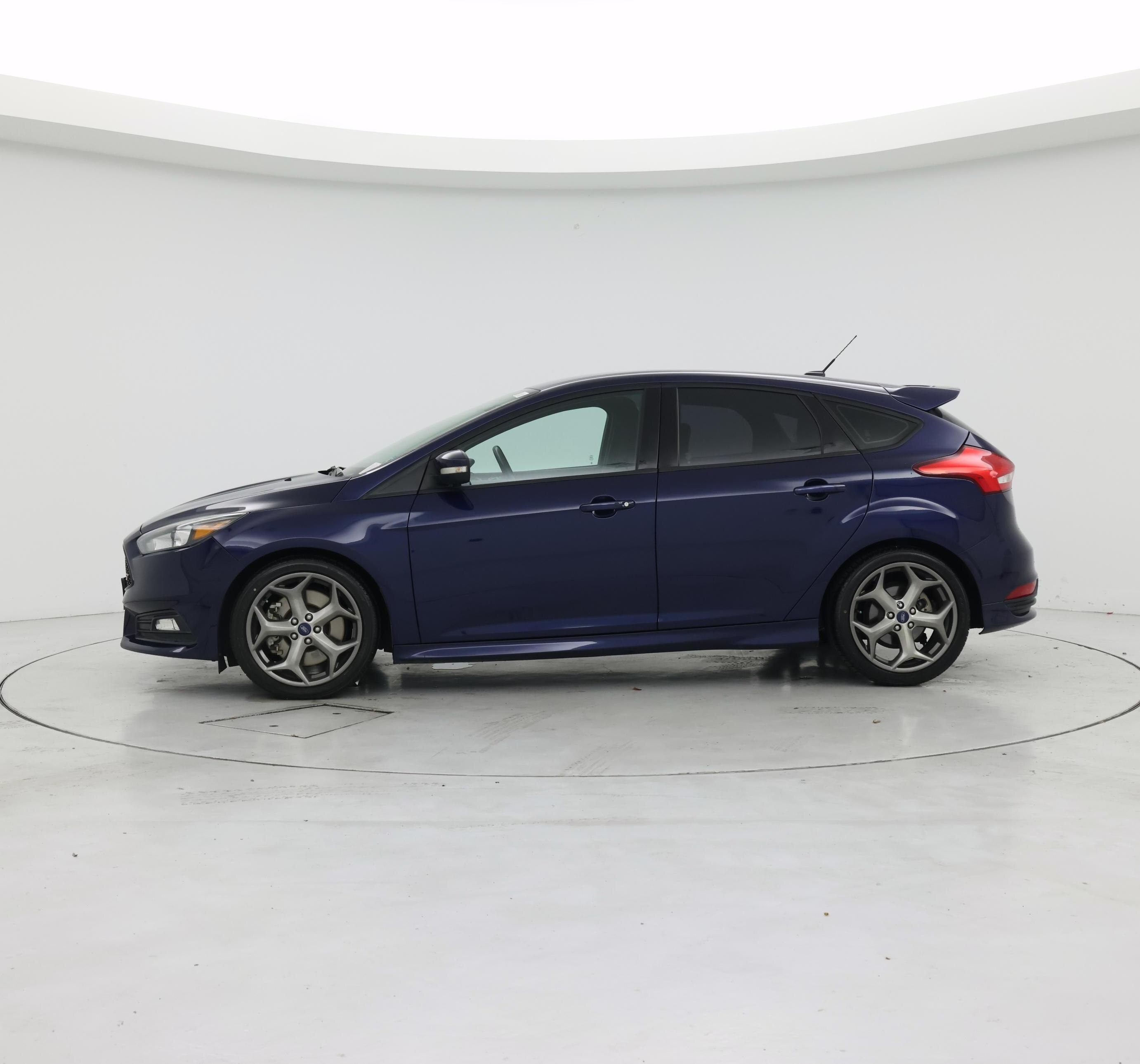 Thumbnail: 2017 Ford Focus - 3