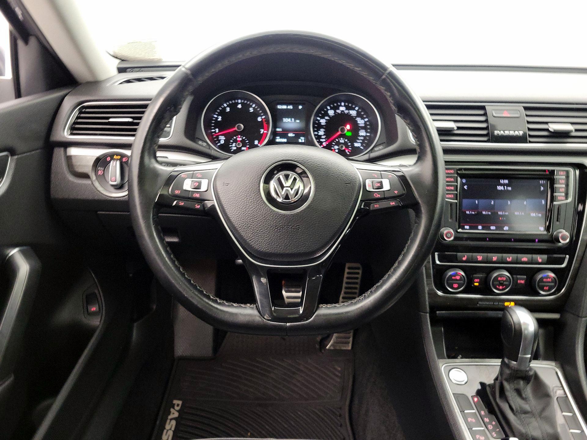 Thumbnail: 2018 Volkswagen Passat - 10