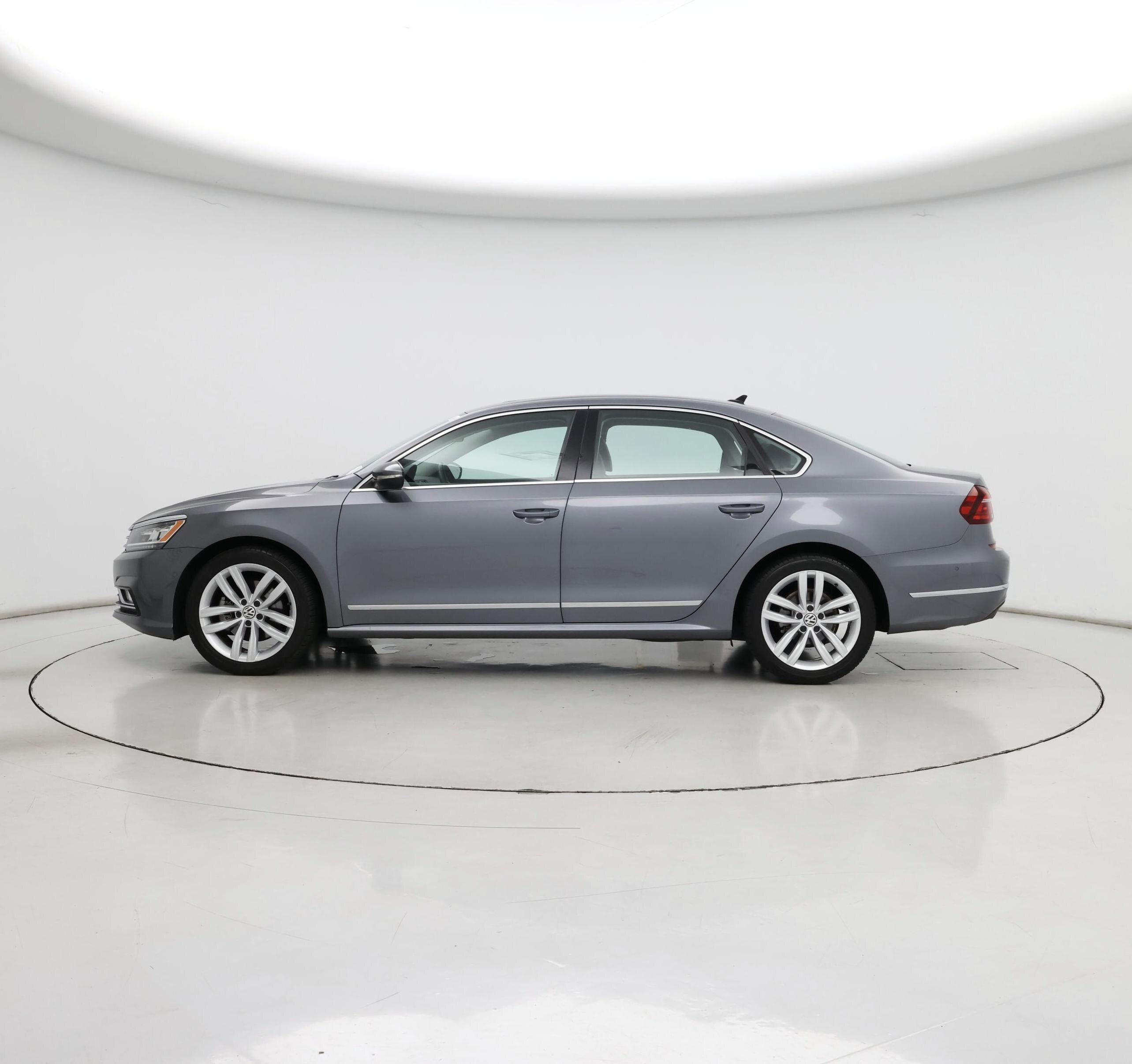 Thumbnail: 2018 Volkswagen Passat - 3