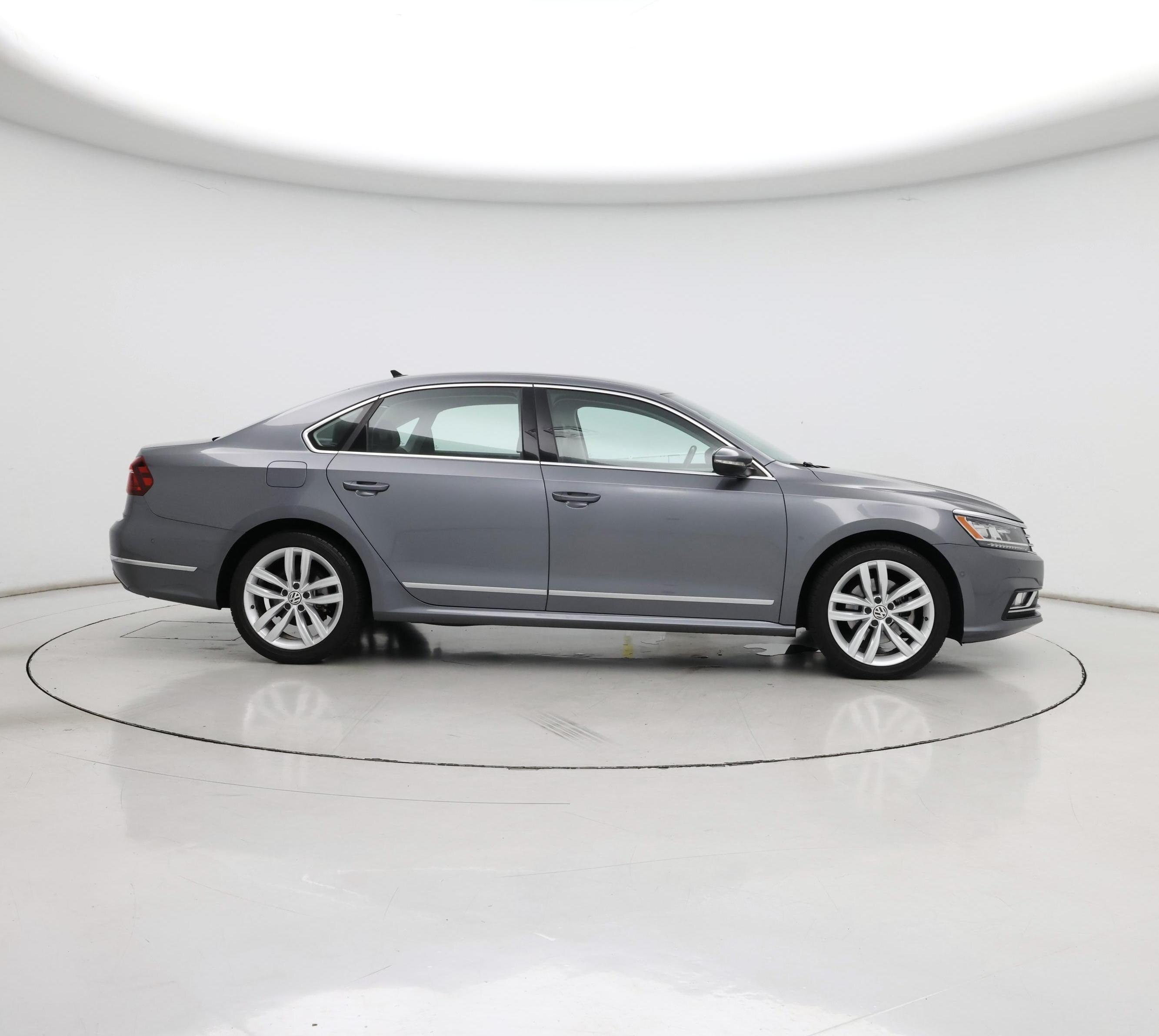 Thumbnail: 2018 Volkswagen Passat - 7