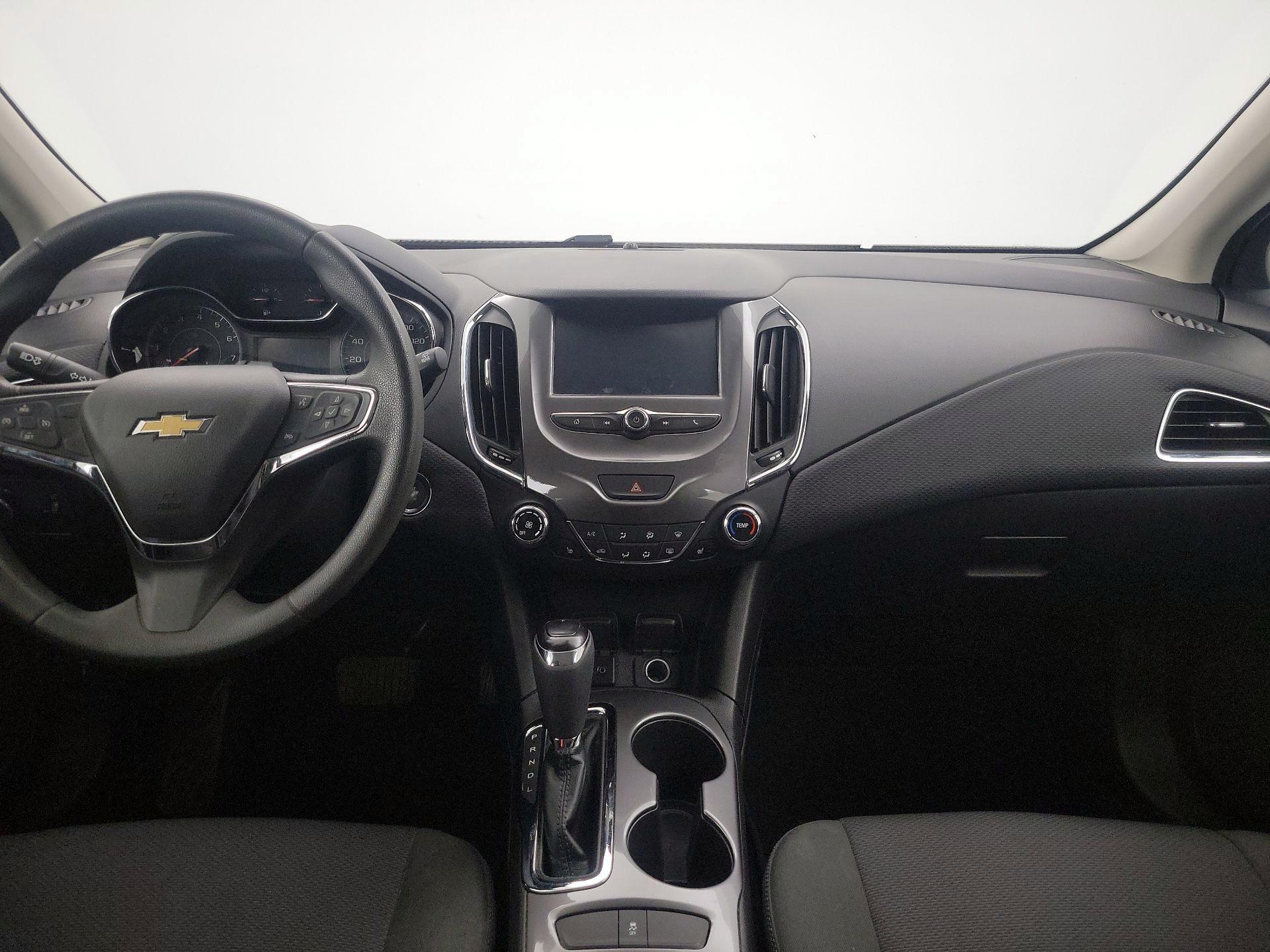 Thumbnail: 2018 Chevrolet Cruze - 9