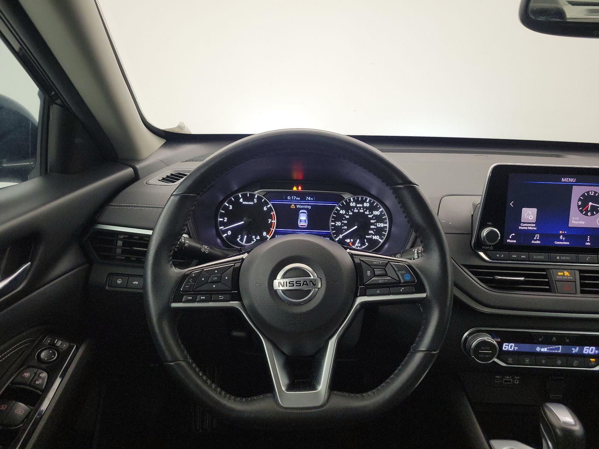 Thumbnail: 2020 Nissan Altima - 10