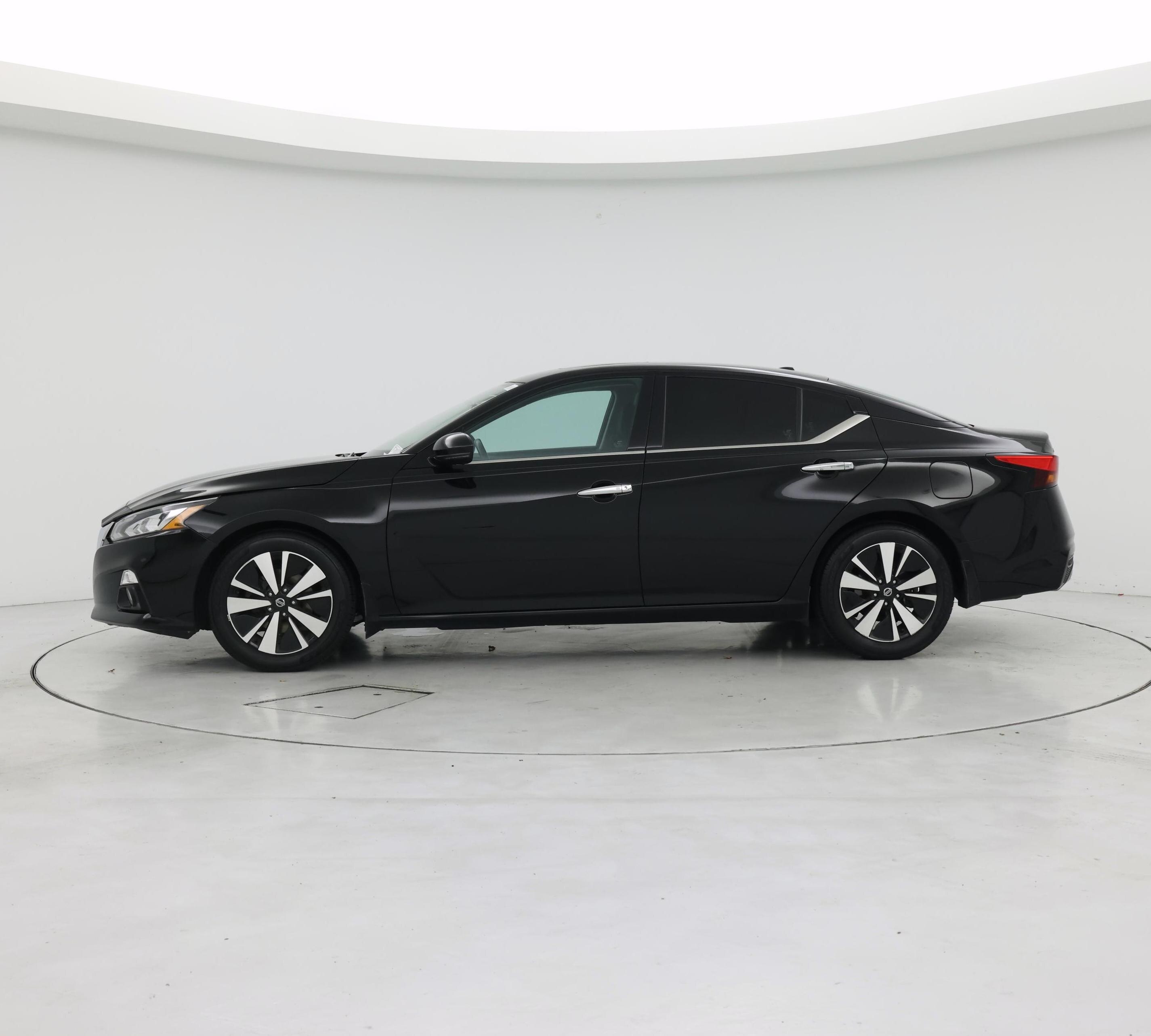 Thumbnail: 2020 Nissan Altima - 3