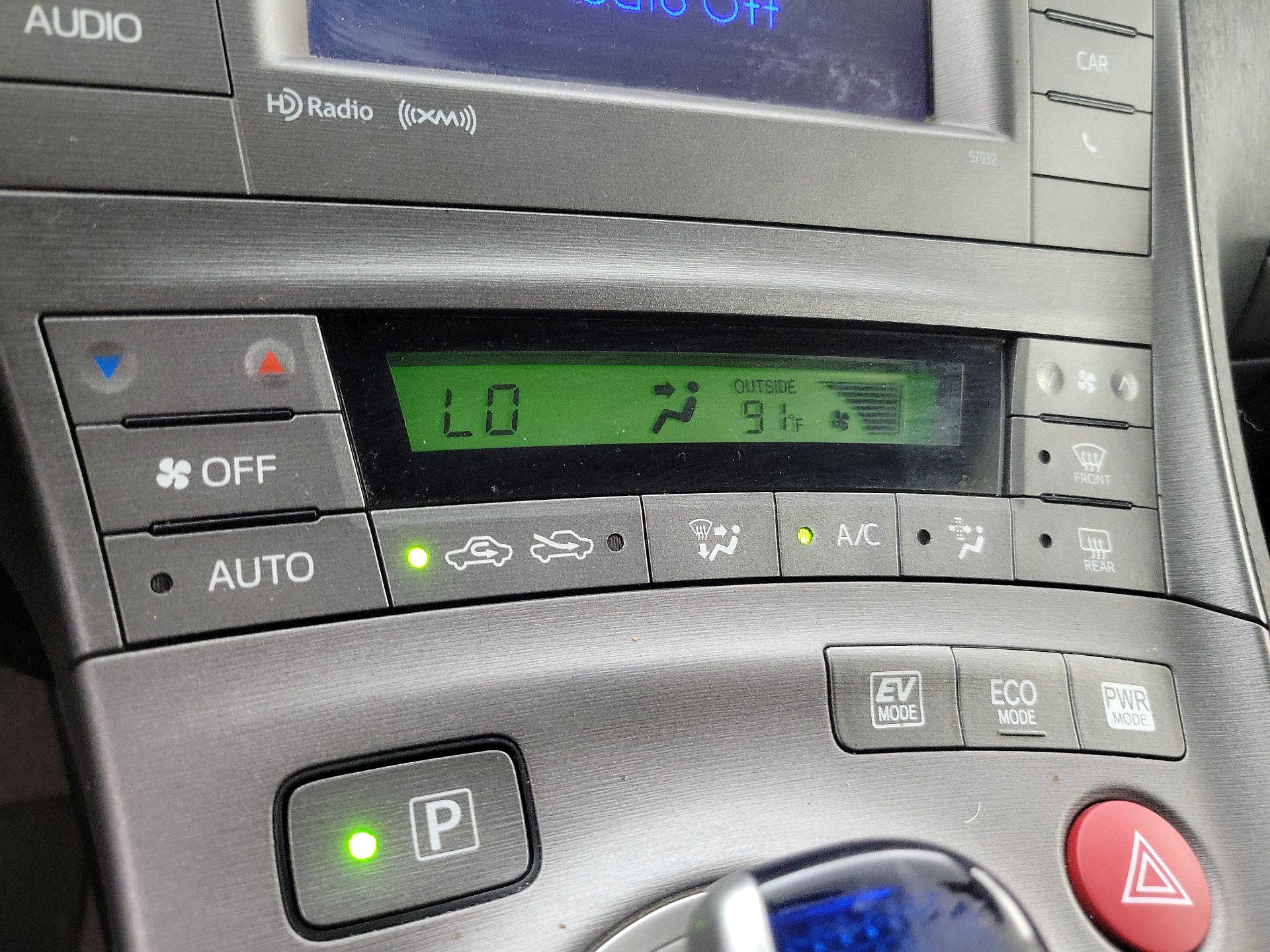 Thumbnail: 2013 Toyota Prius - 16