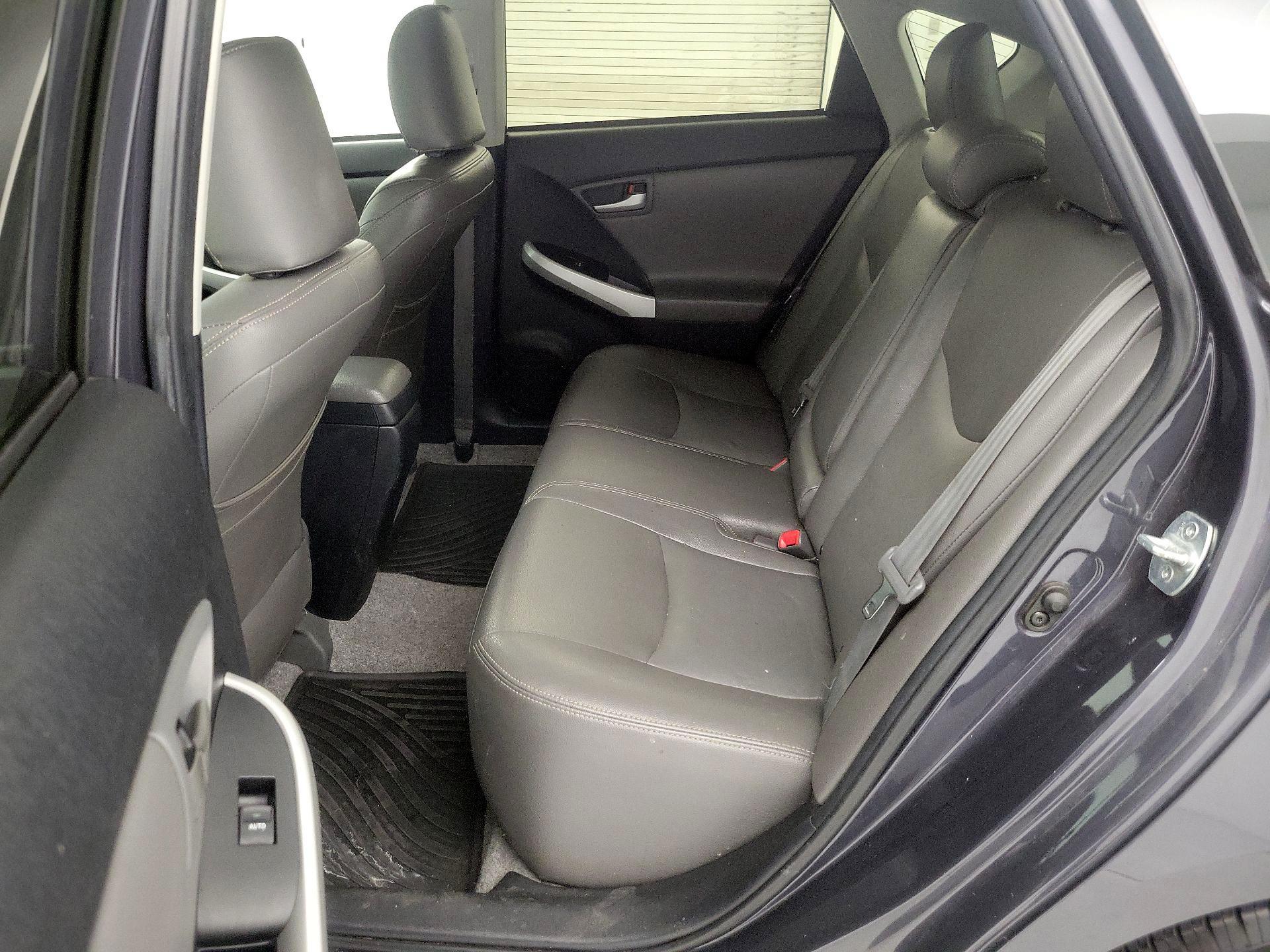 Thumbnail: 2013 Toyota Prius - 18