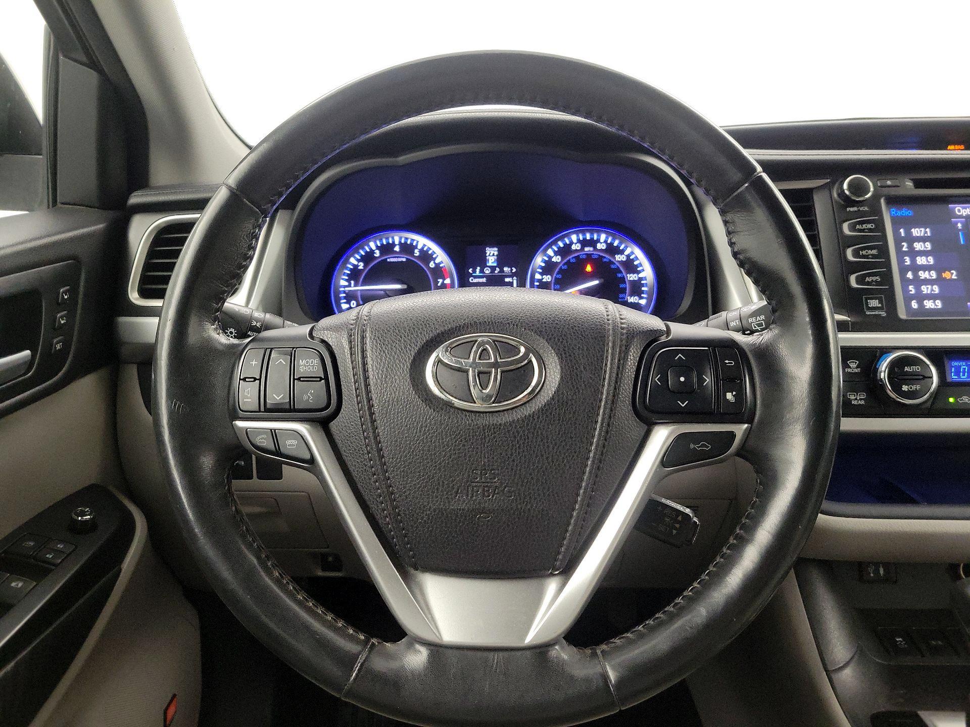 Thumbnail: 2015 Toyota Highlander - 10