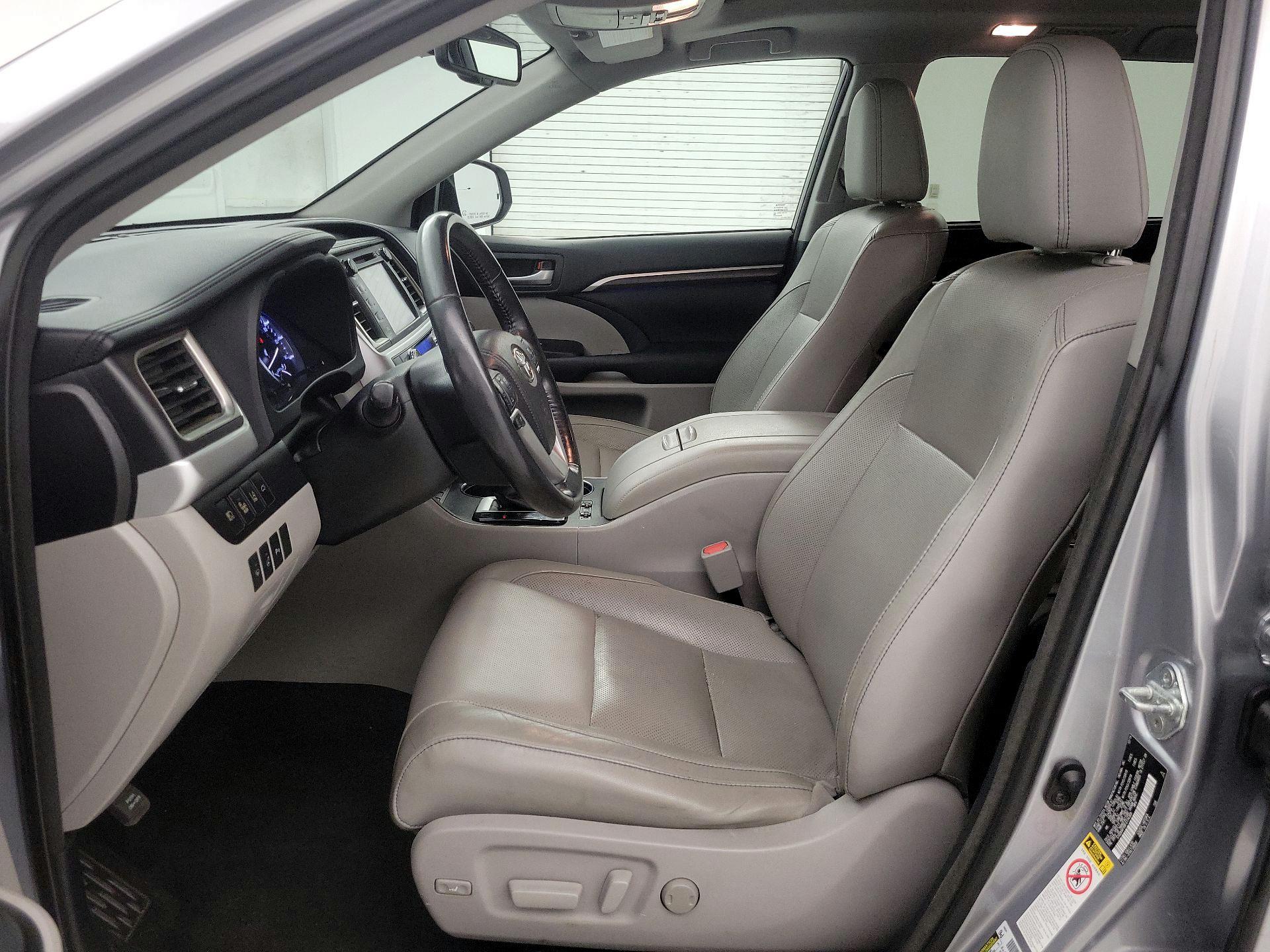 Thumbnail: 2015 Toyota Highlander - 11