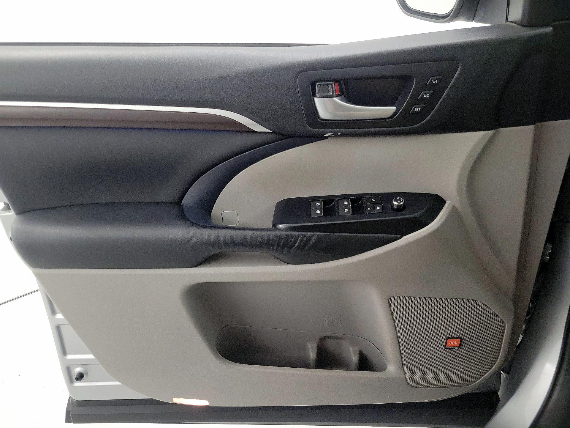 Thumbnail: 2015 Toyota Highlander - 12