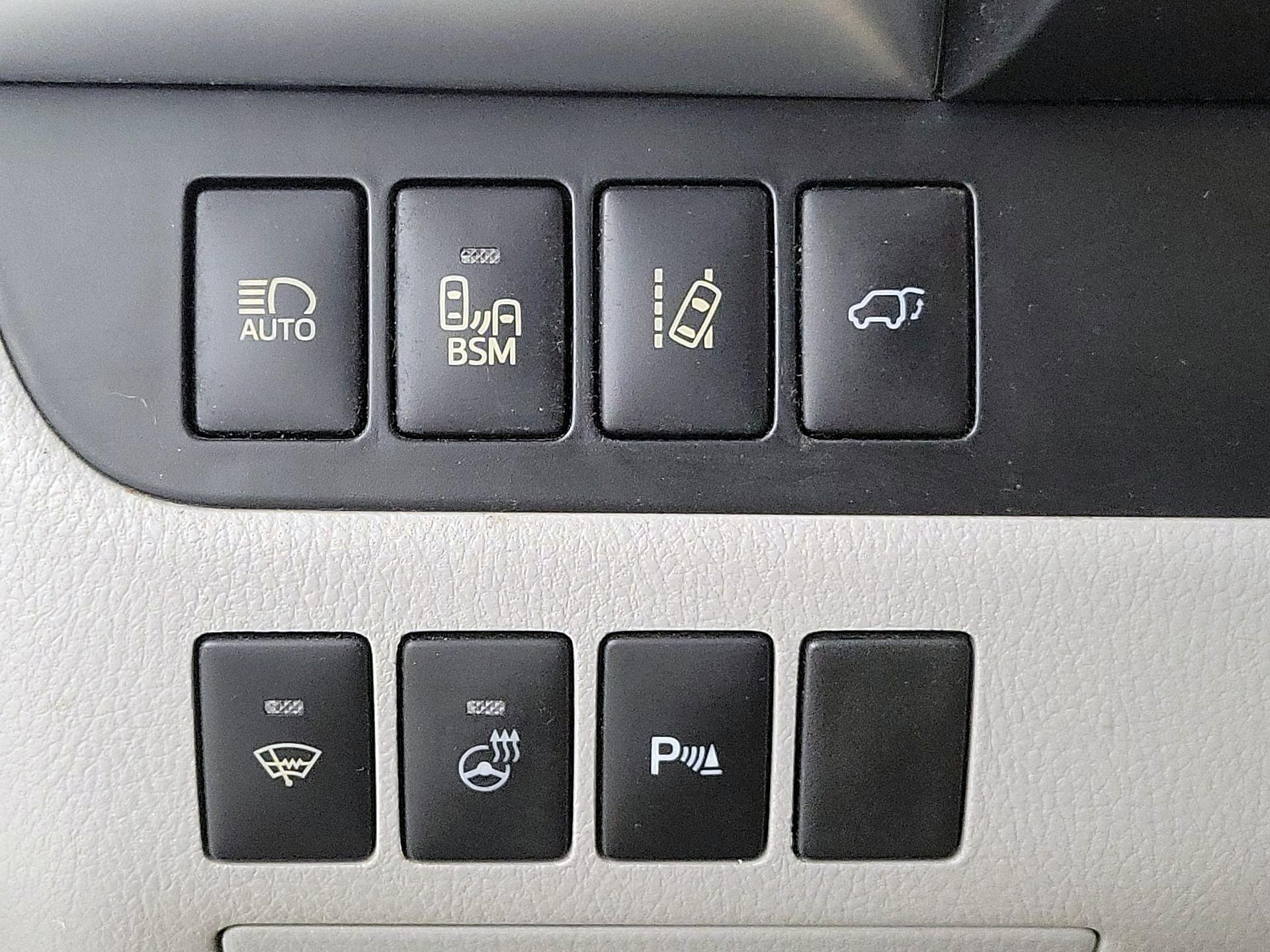 Thumbnail: 2015 Toyota Highlander - 13