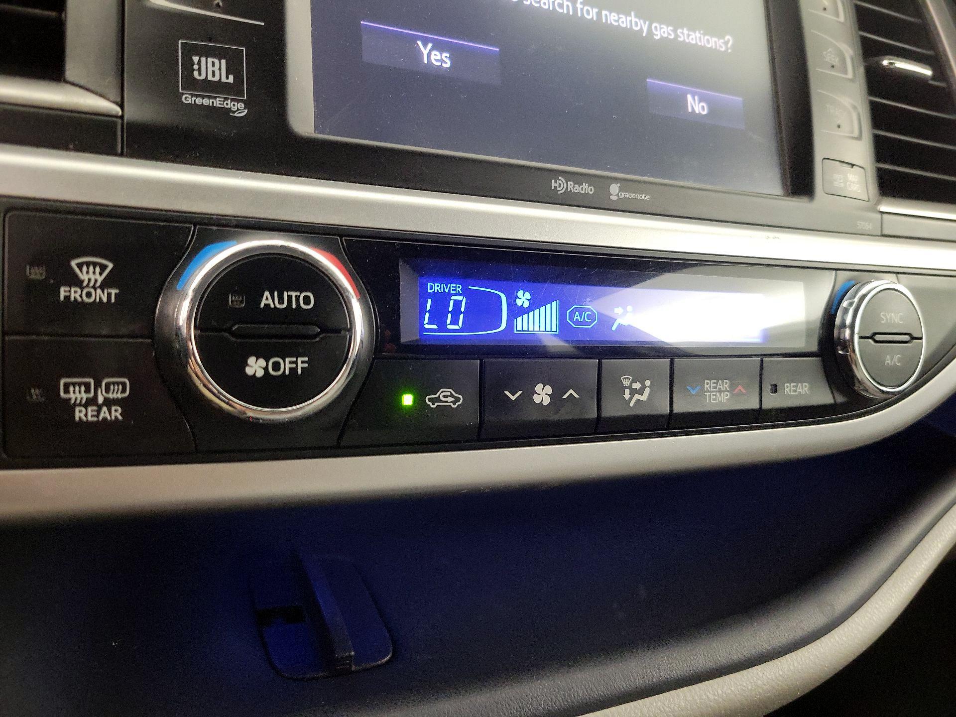 Thumbnail: 2015 Toyota Highlander - 16