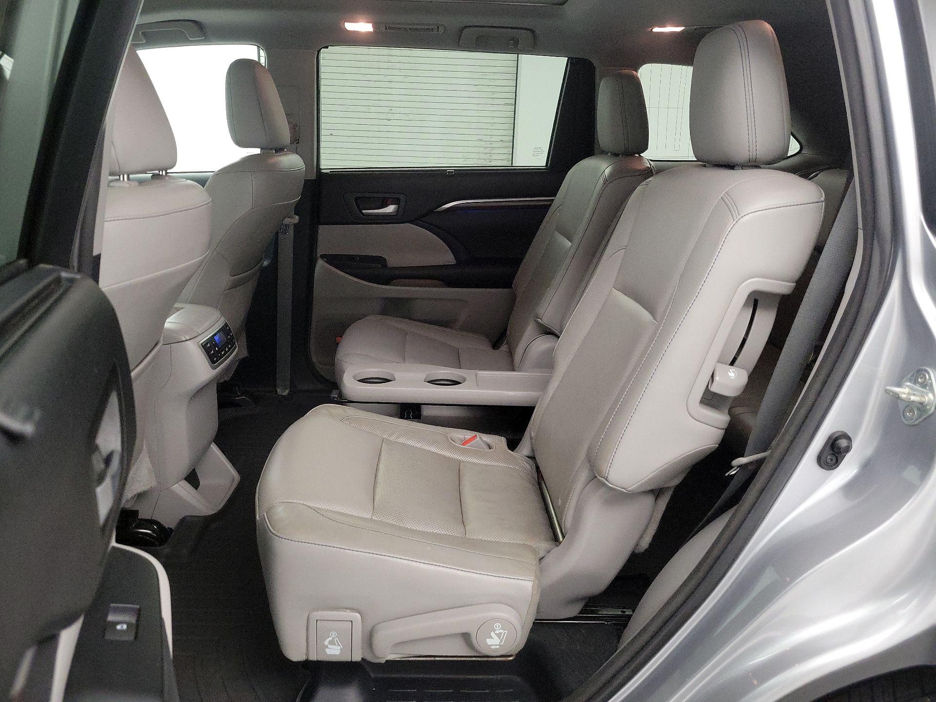 Thumbnail: 2015 Toyota Highlander - 19